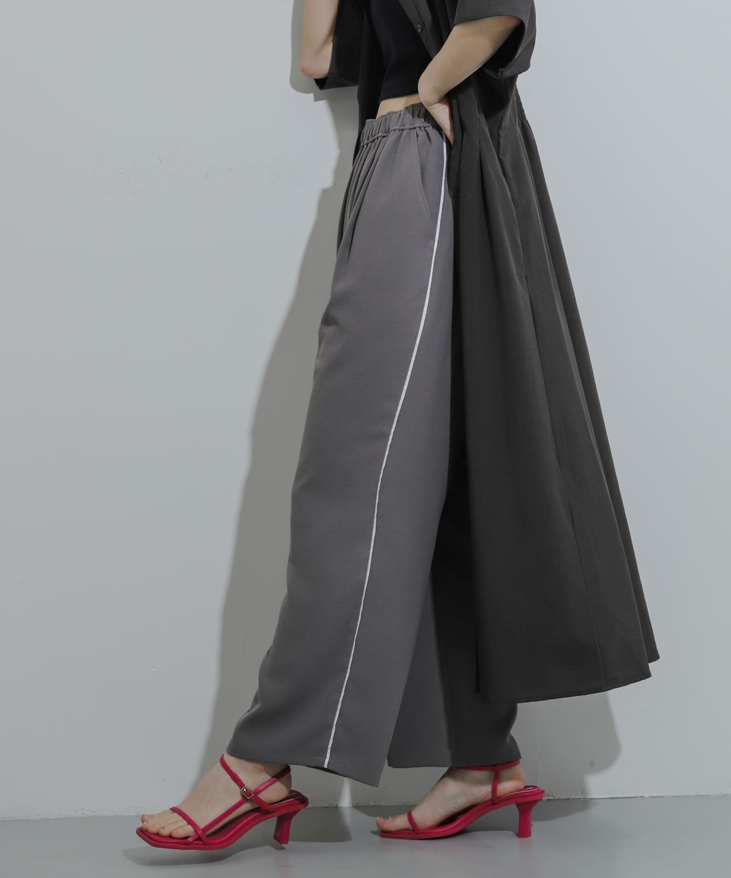 GRAY