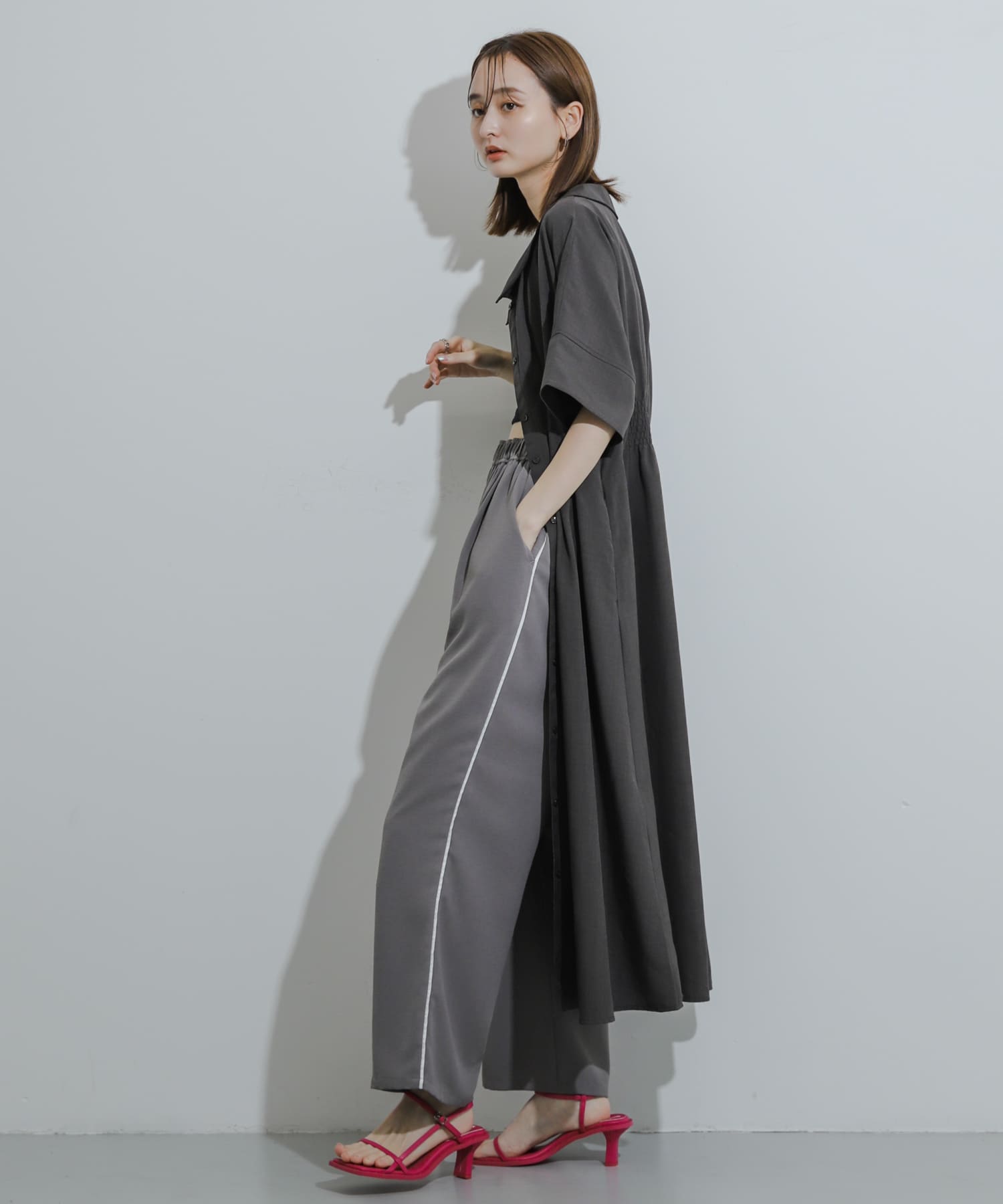 GRAY