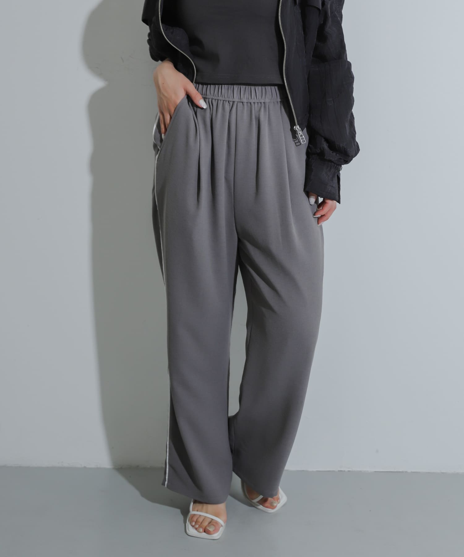 GRAY