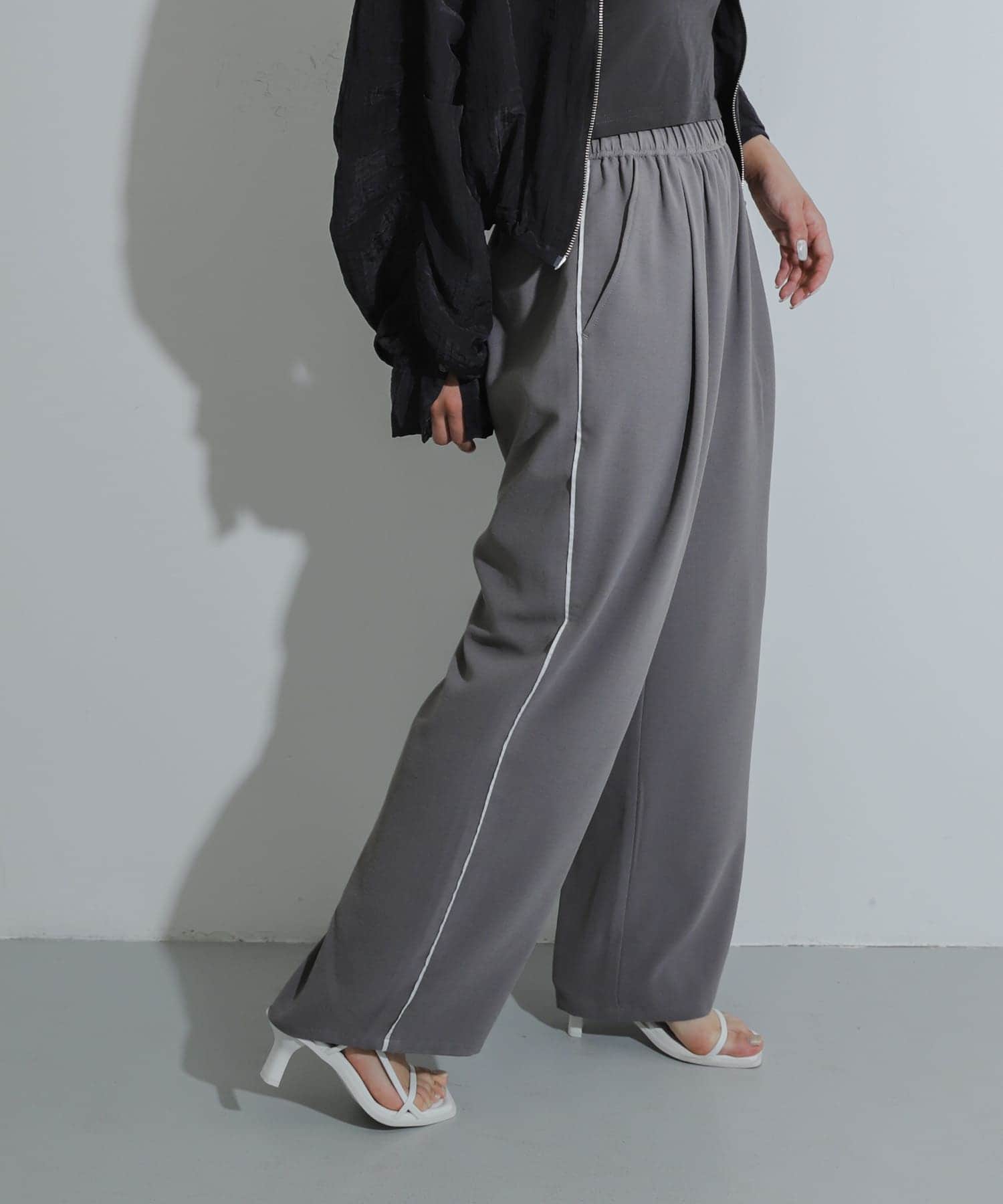GRAY