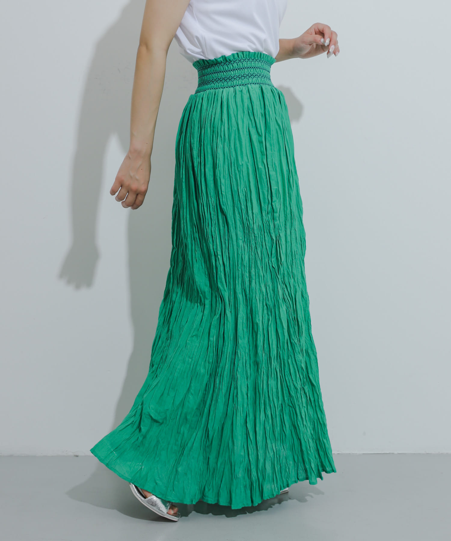 GREEN