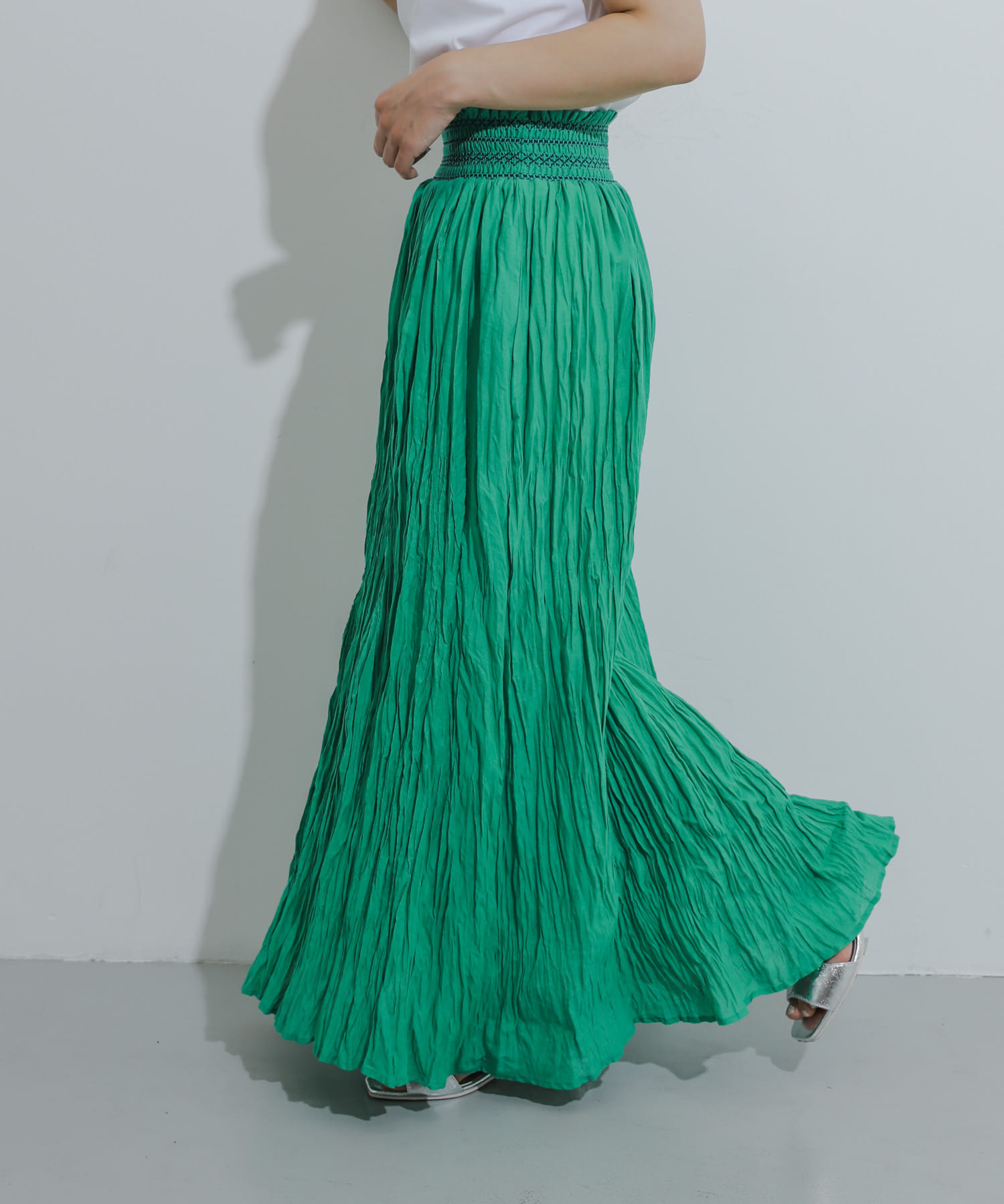 GREEN