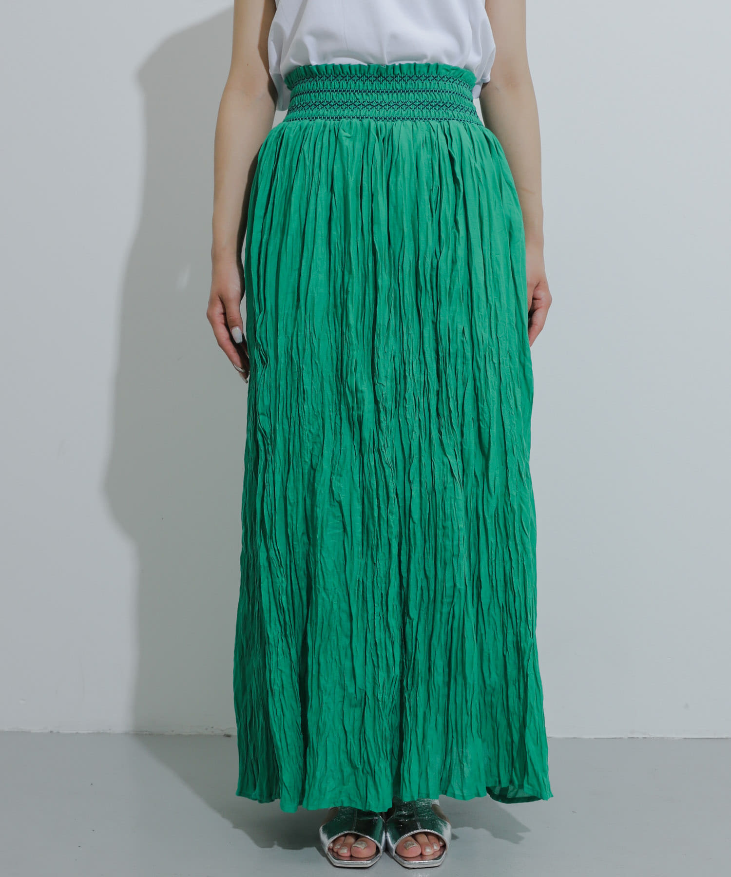 GREEN
