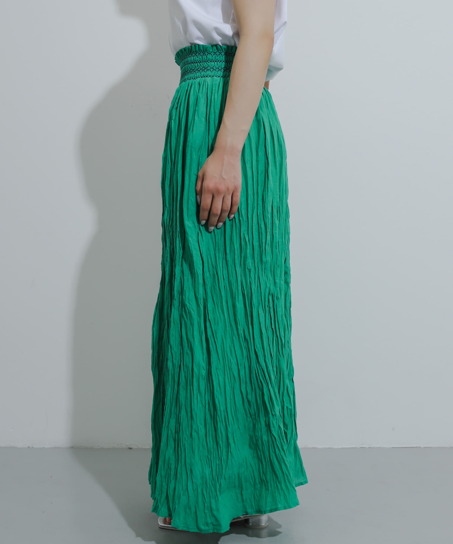 GREEN