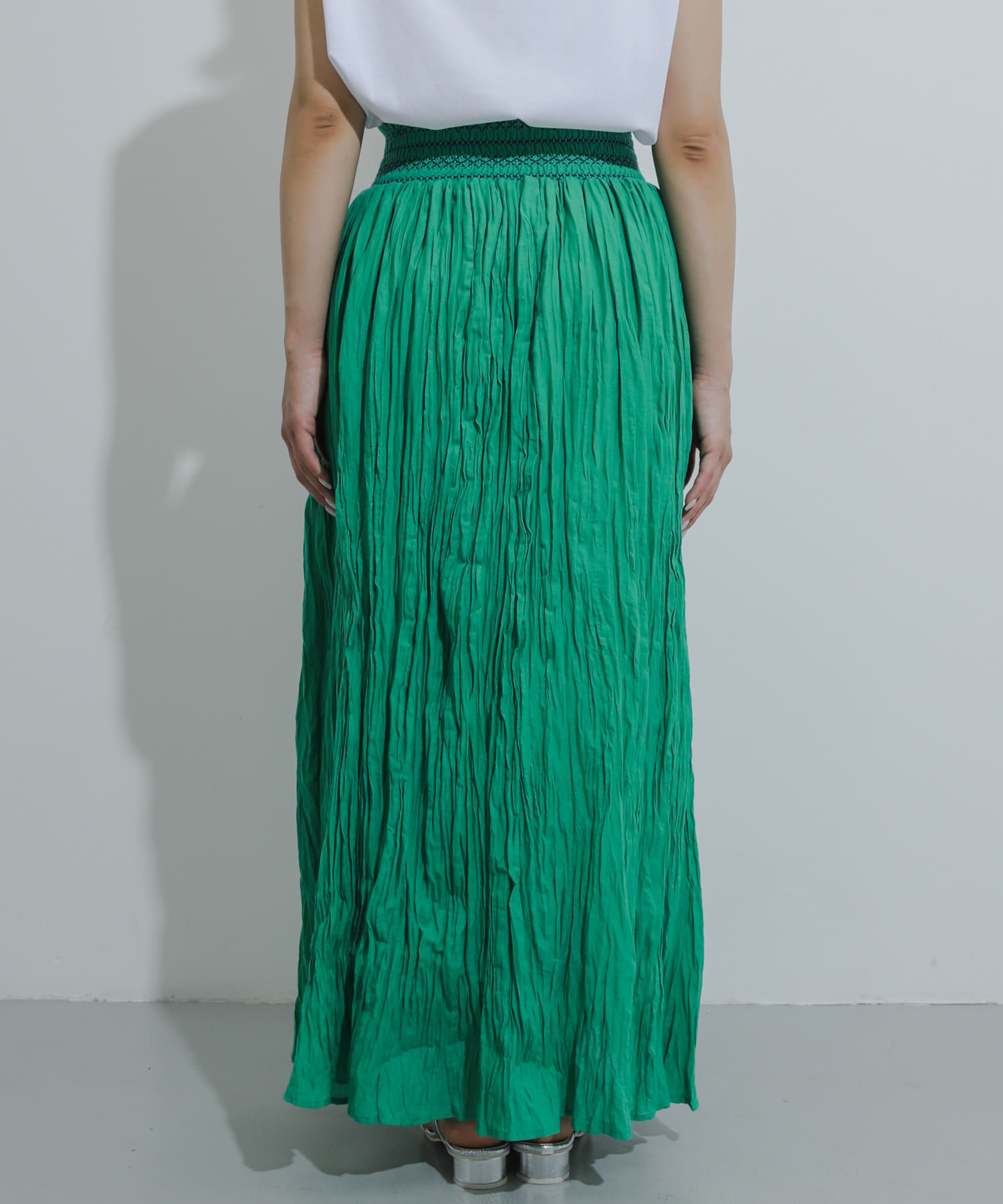 GREEN