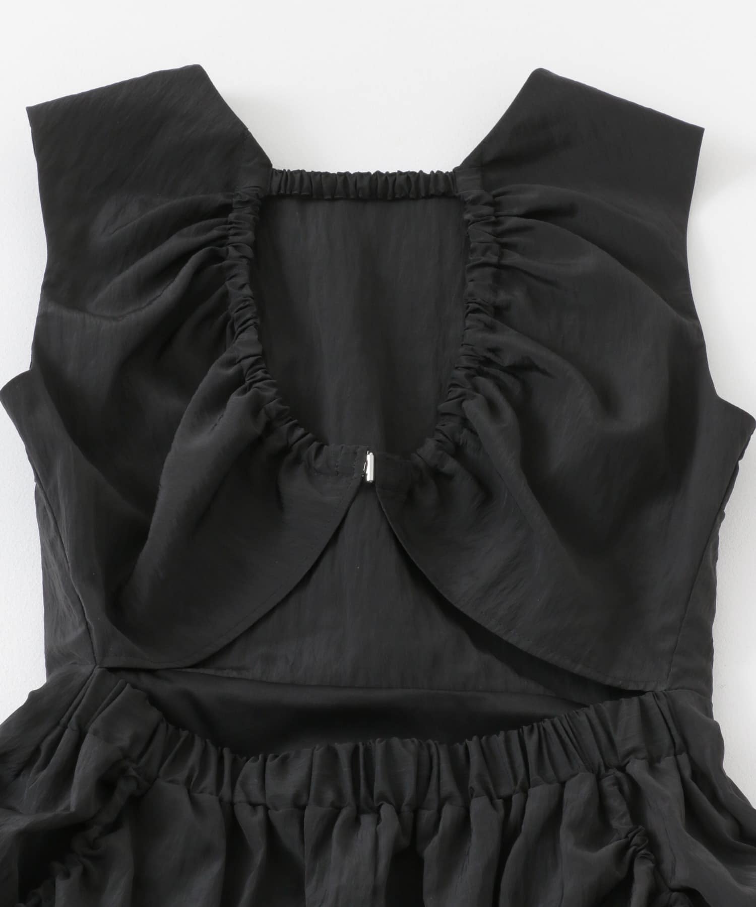 ナイロンギャザーコクーンワンピース BLACK COMPACT