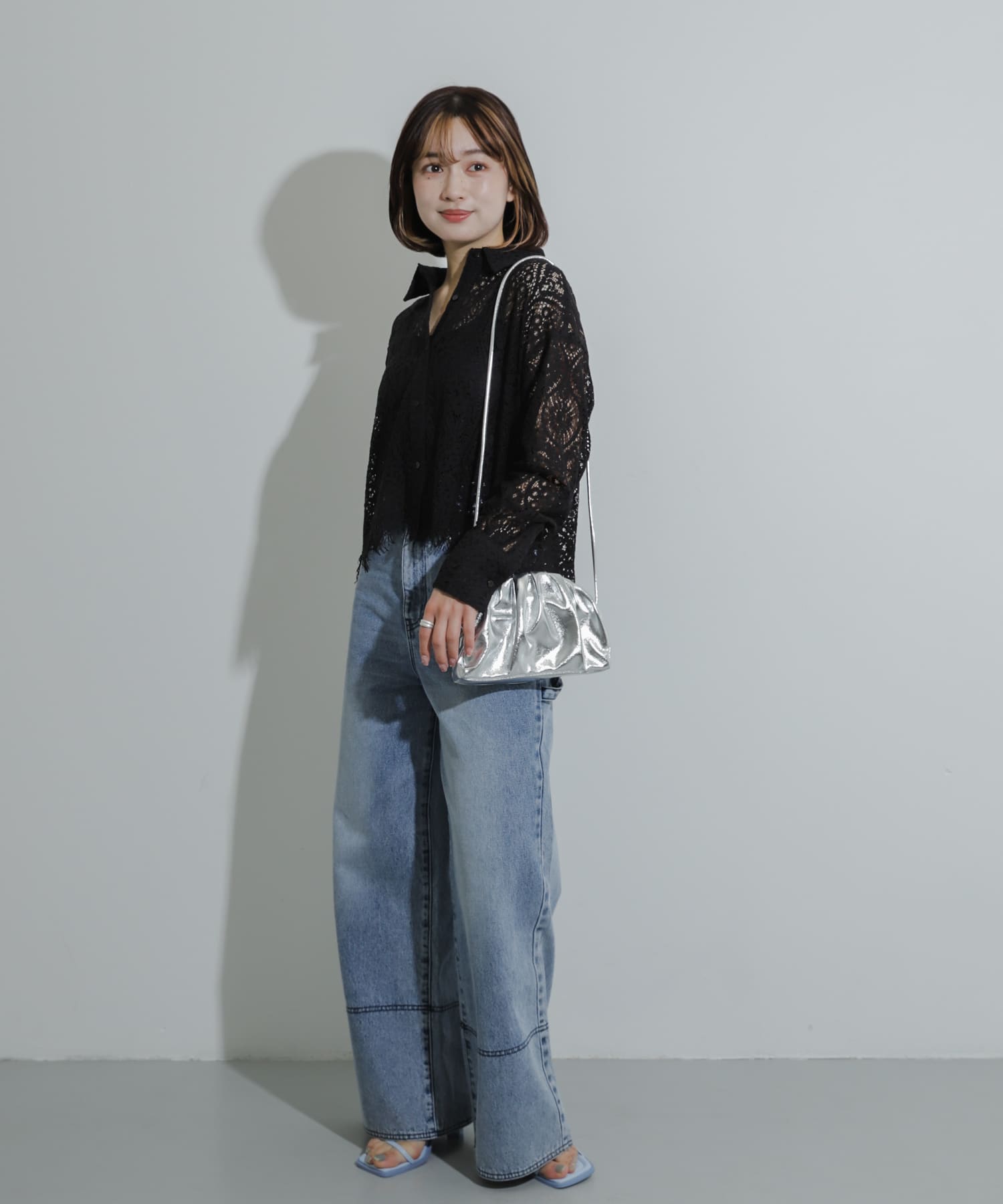マンドゥーショルダーバッグ SILVER one
