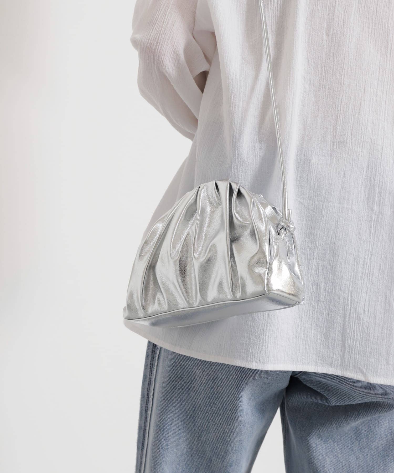 マンドゥーショルダーバッグ SILVER one