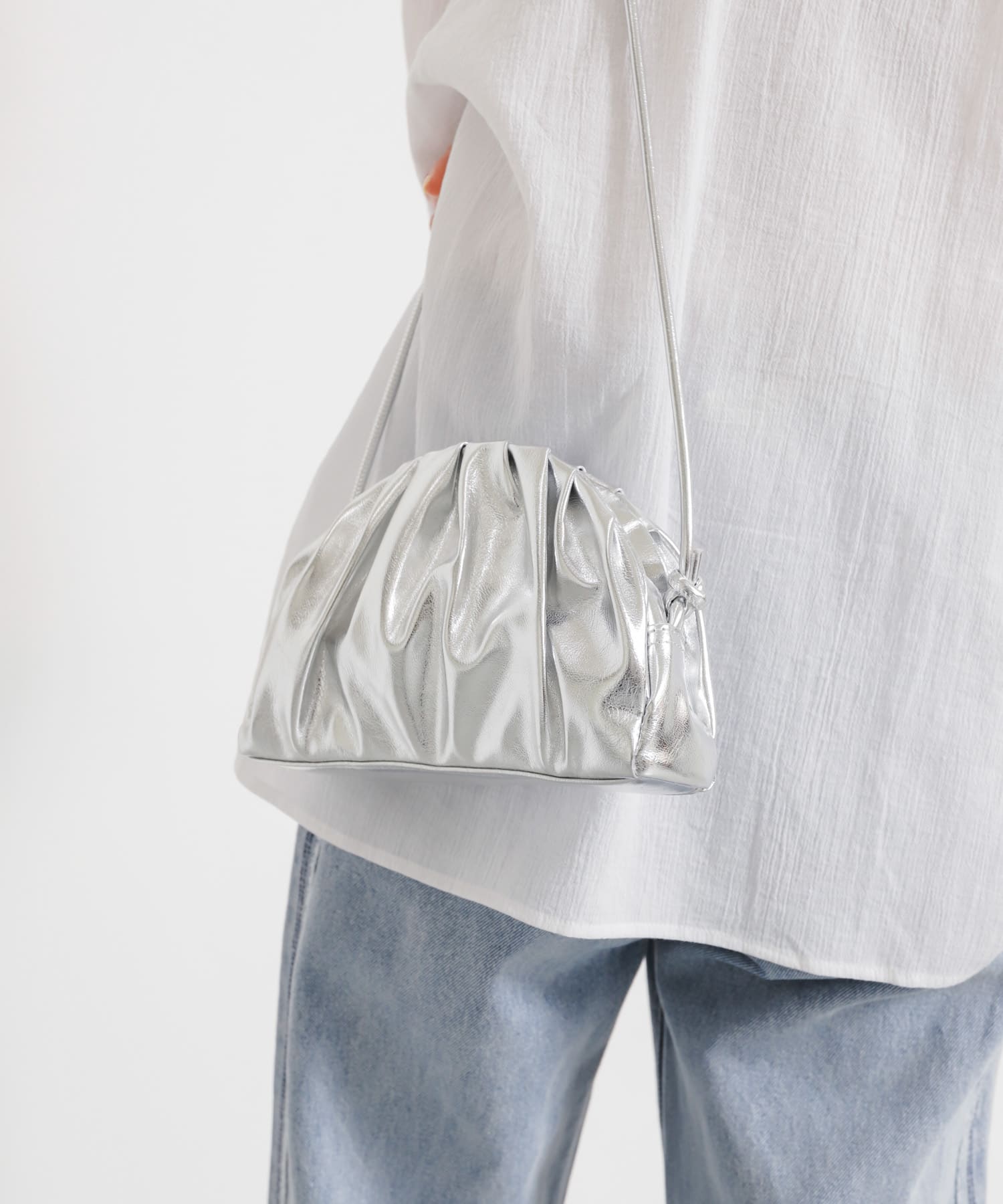 マンドゥーショルダーバッグ SILVER one