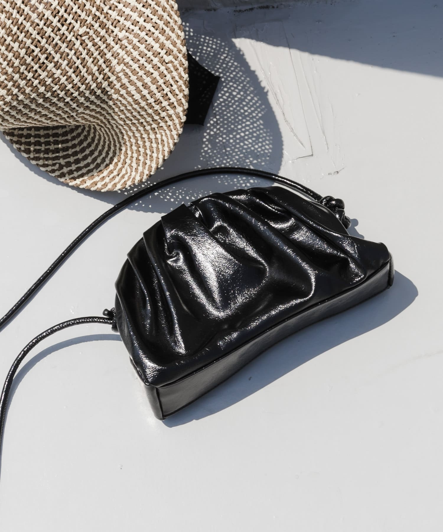 マンドゥーショルダーバッグ BLACK one