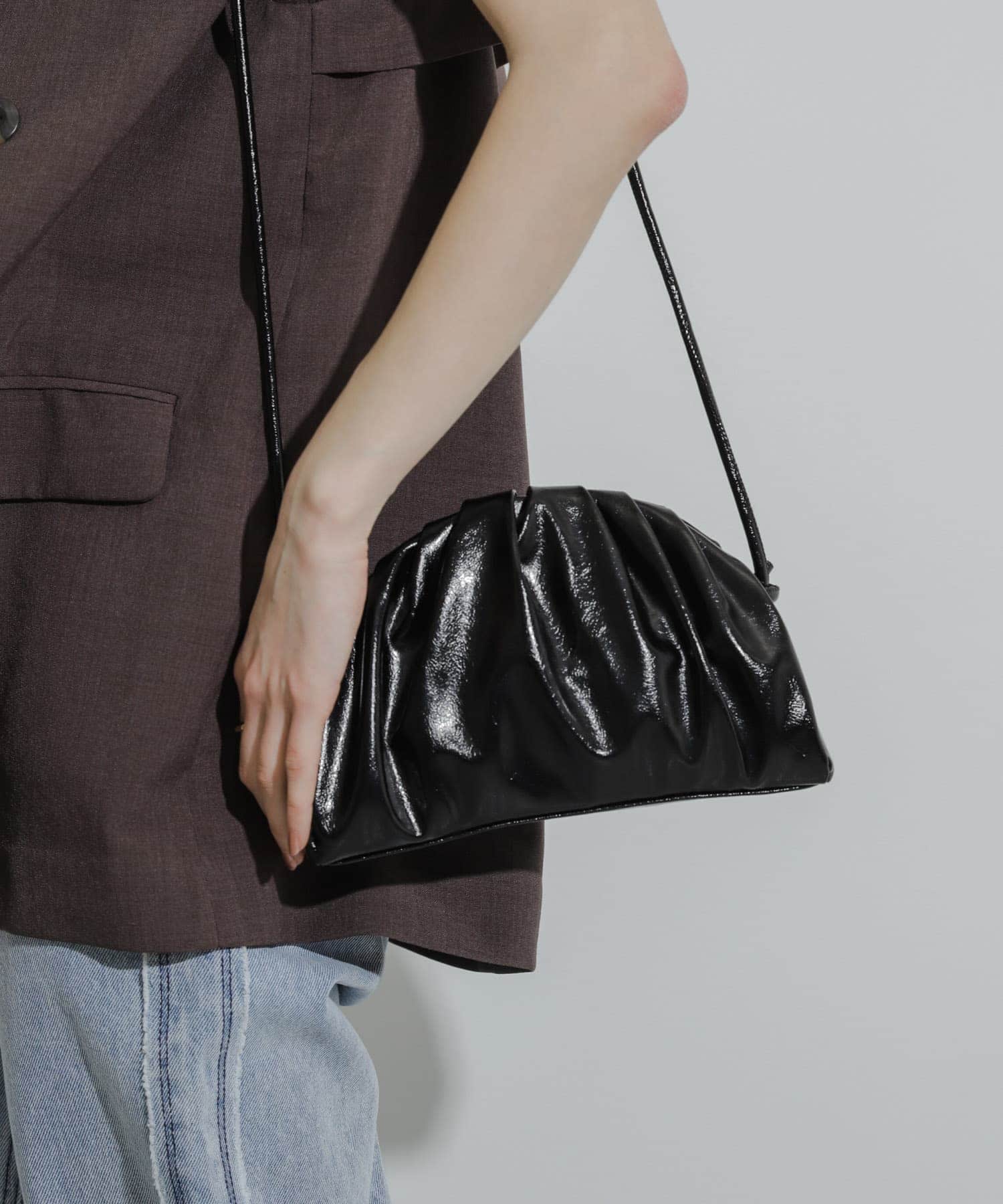 マンドゥーショルダーバッグ BLACK one