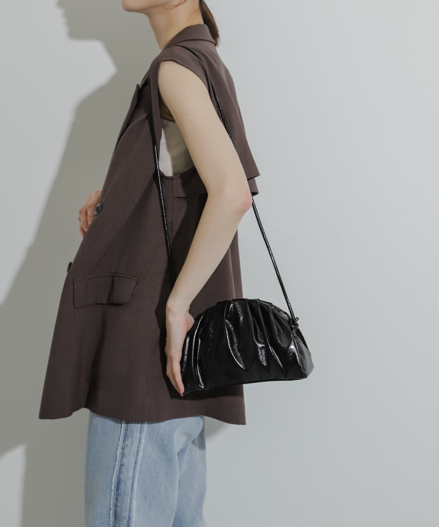 マンドゥーショルダーバッグ BLACK one