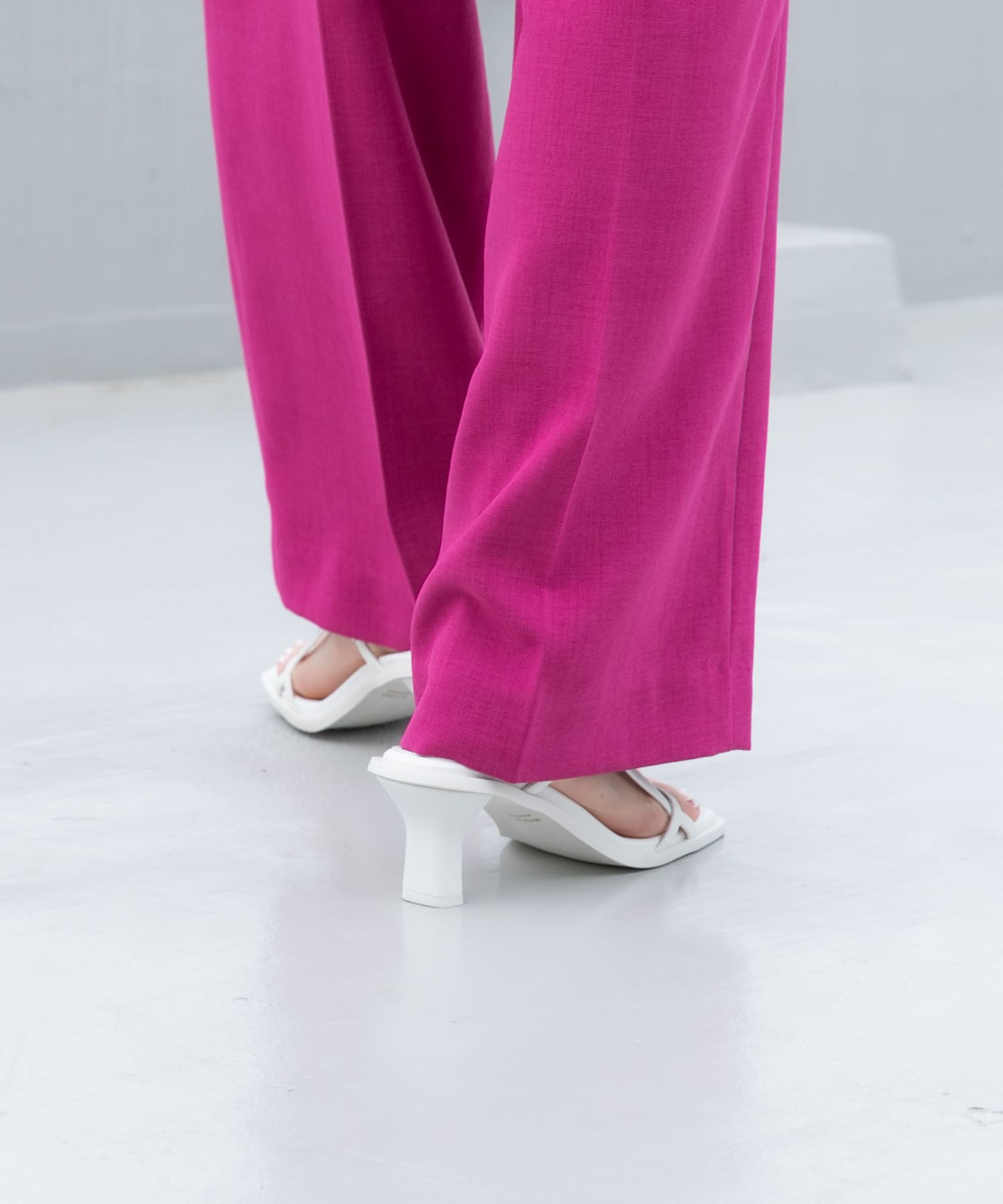 ワイドスクエアストラップサンダル WHITE S