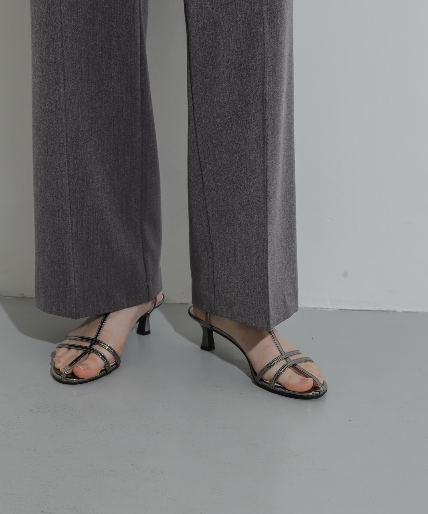 エナメルストラップサンダル CHARCOAL S