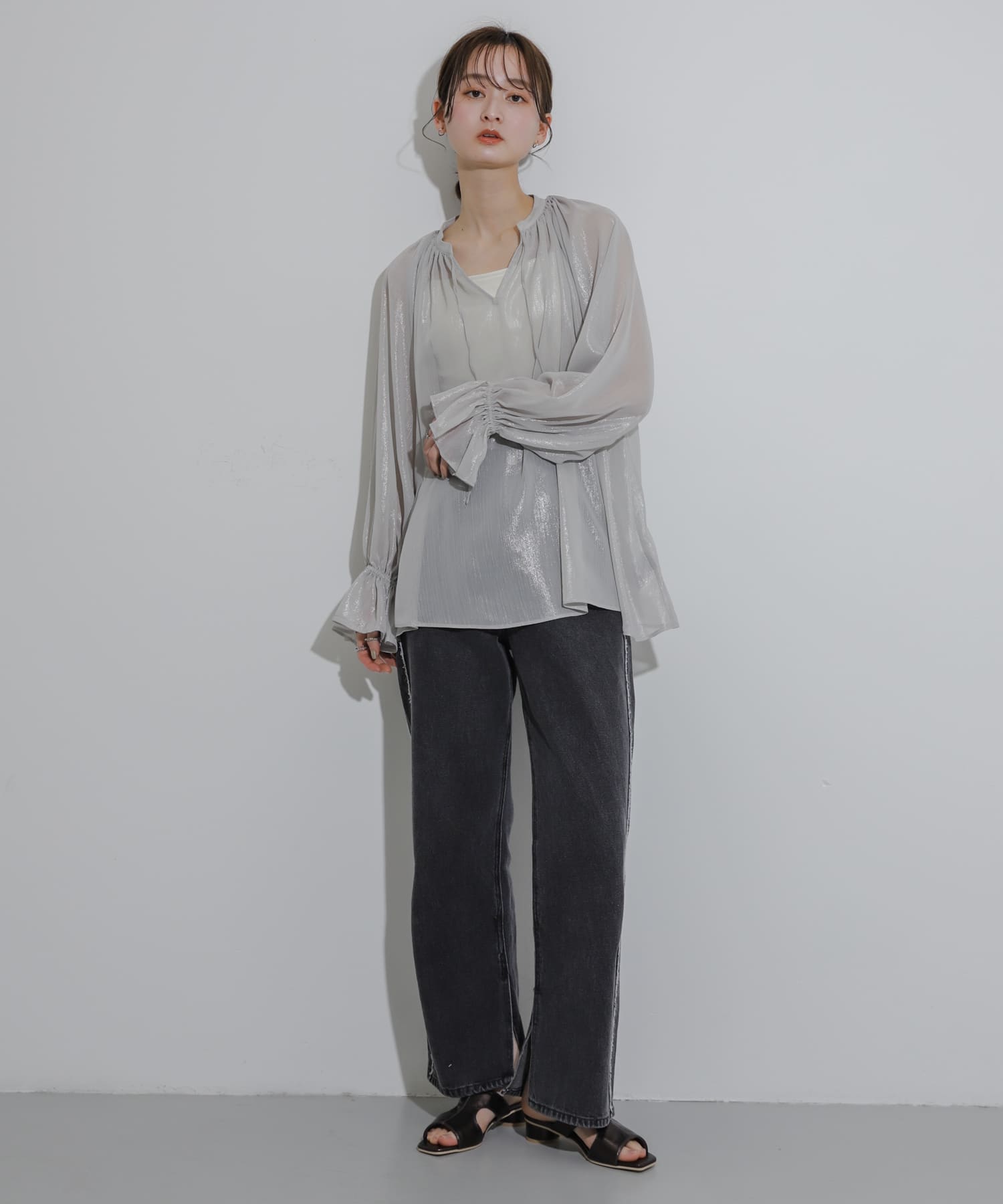 カットアウトメタリックミュール CHARCOAL M