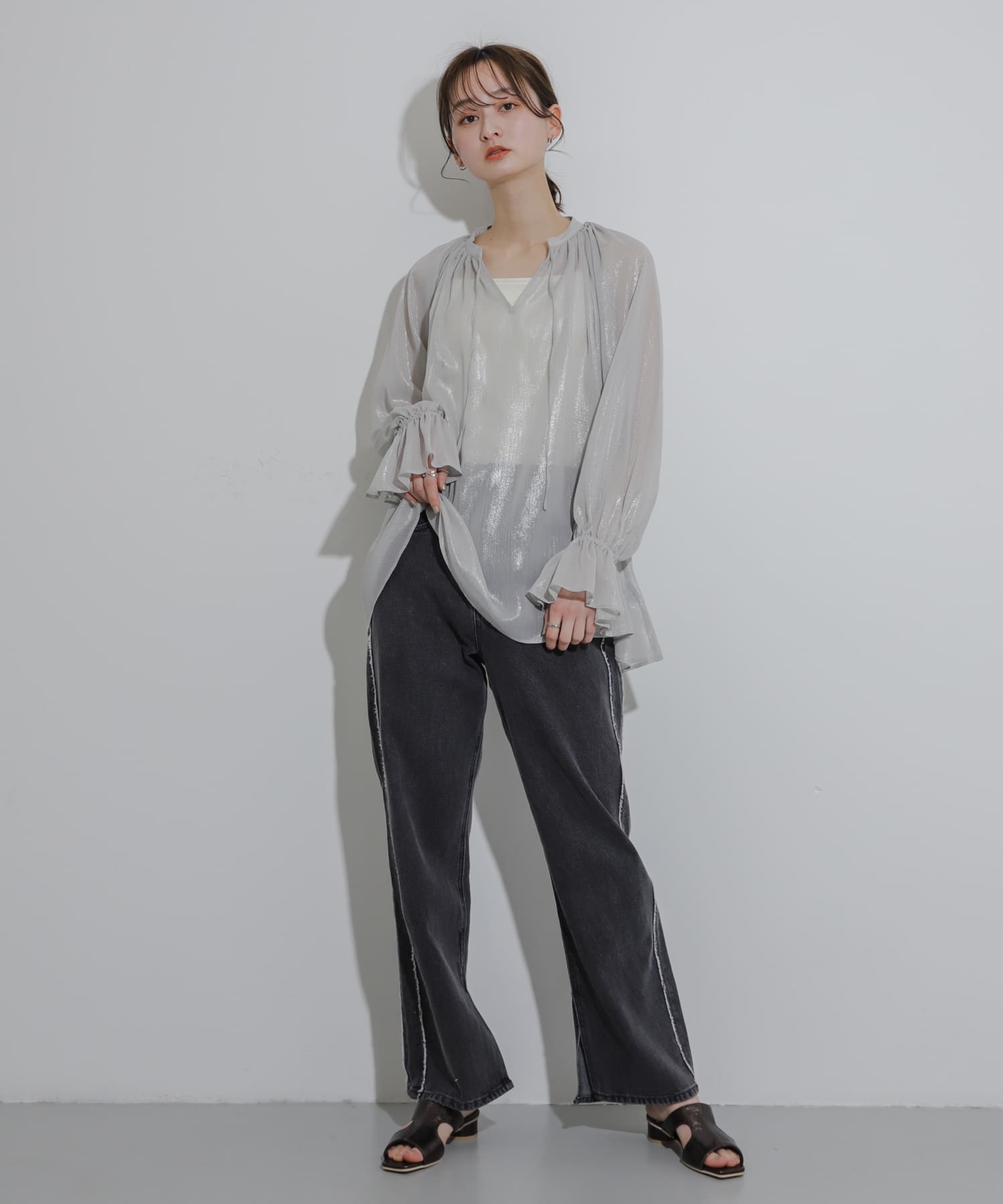 カットアウトメタリックミュール CHARCOAL M