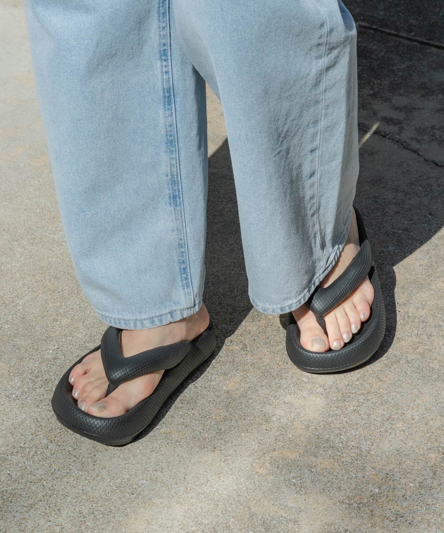 『WEB/一部店舗限定』トングクッションサンダル BLACK 23.5