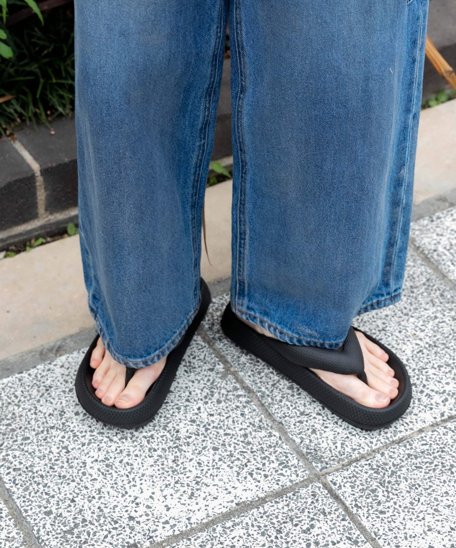 『WEB限定』トングクッションサンダル BLACK 24