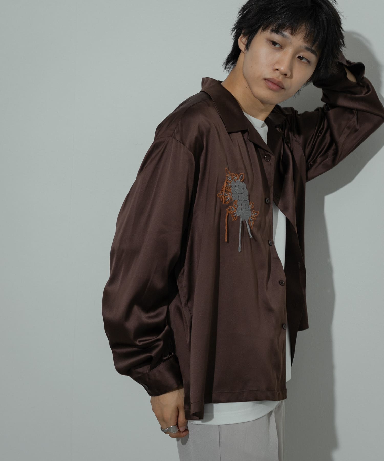 ボタニカルシシュウロングスリーブシャツ(M GRAY): トップス｜URBAN