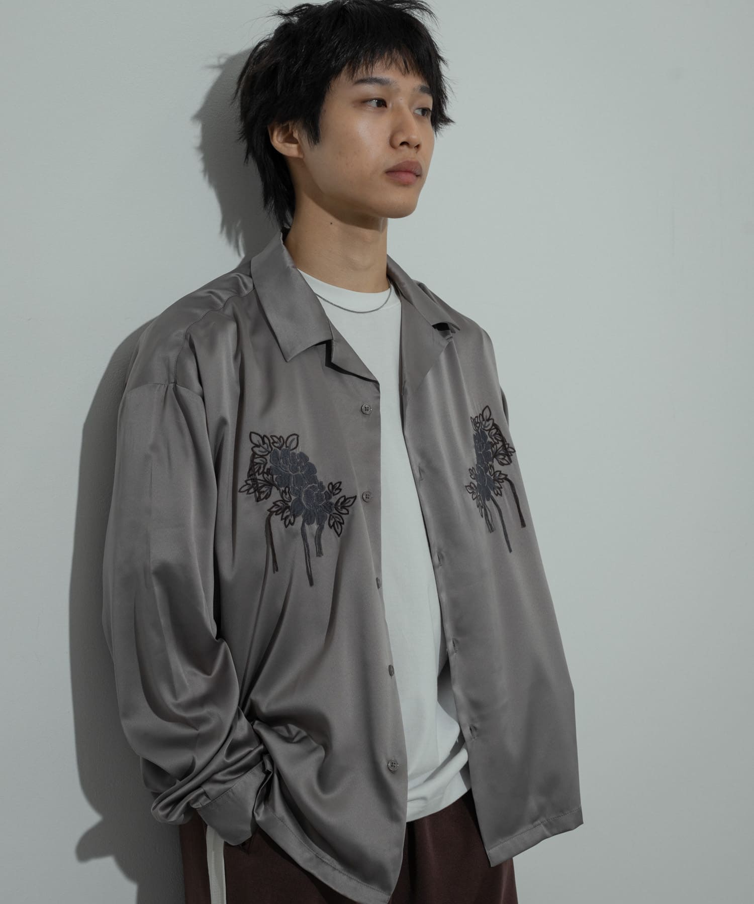 ボタニカルシシュウロングスリーブシャツ(M GRAY): トップス｜URBAN