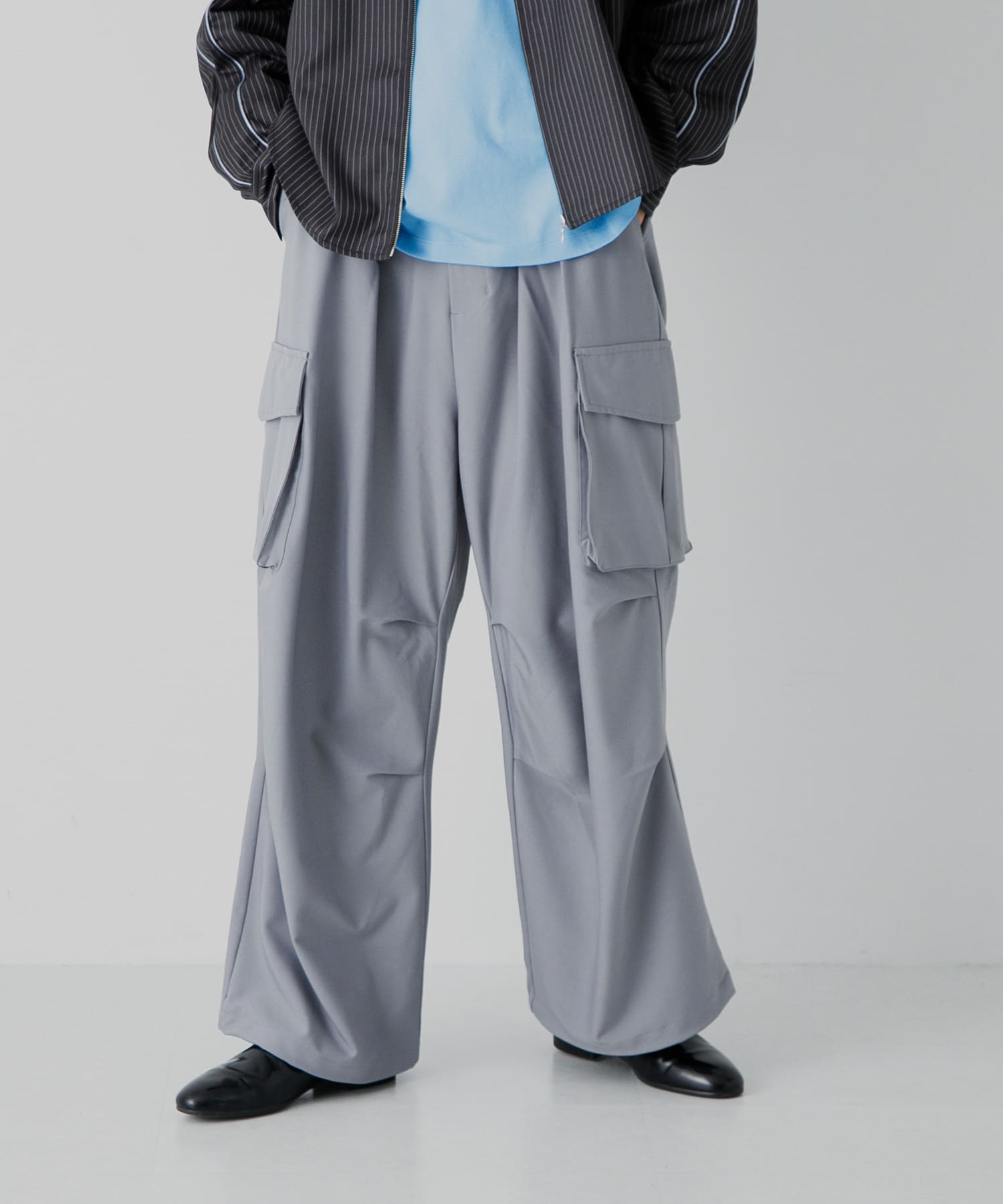 GRAY