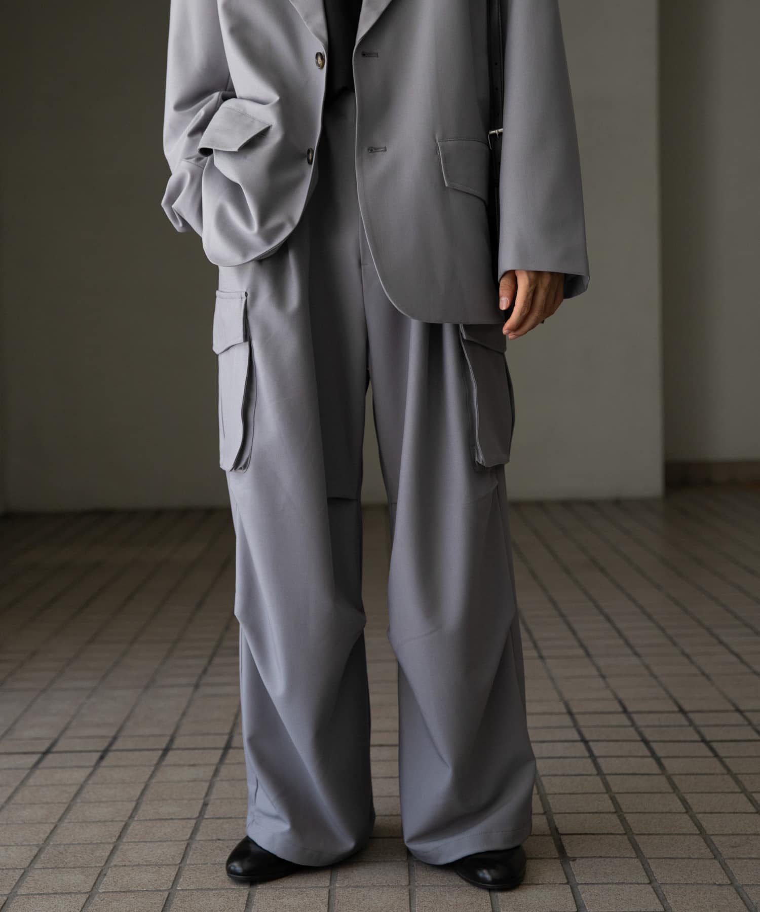 GRAY