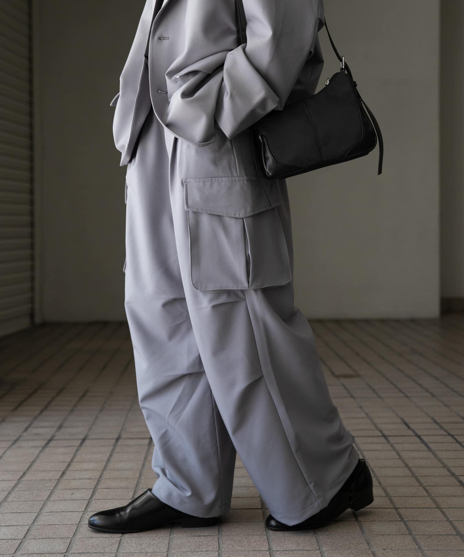 GRAY