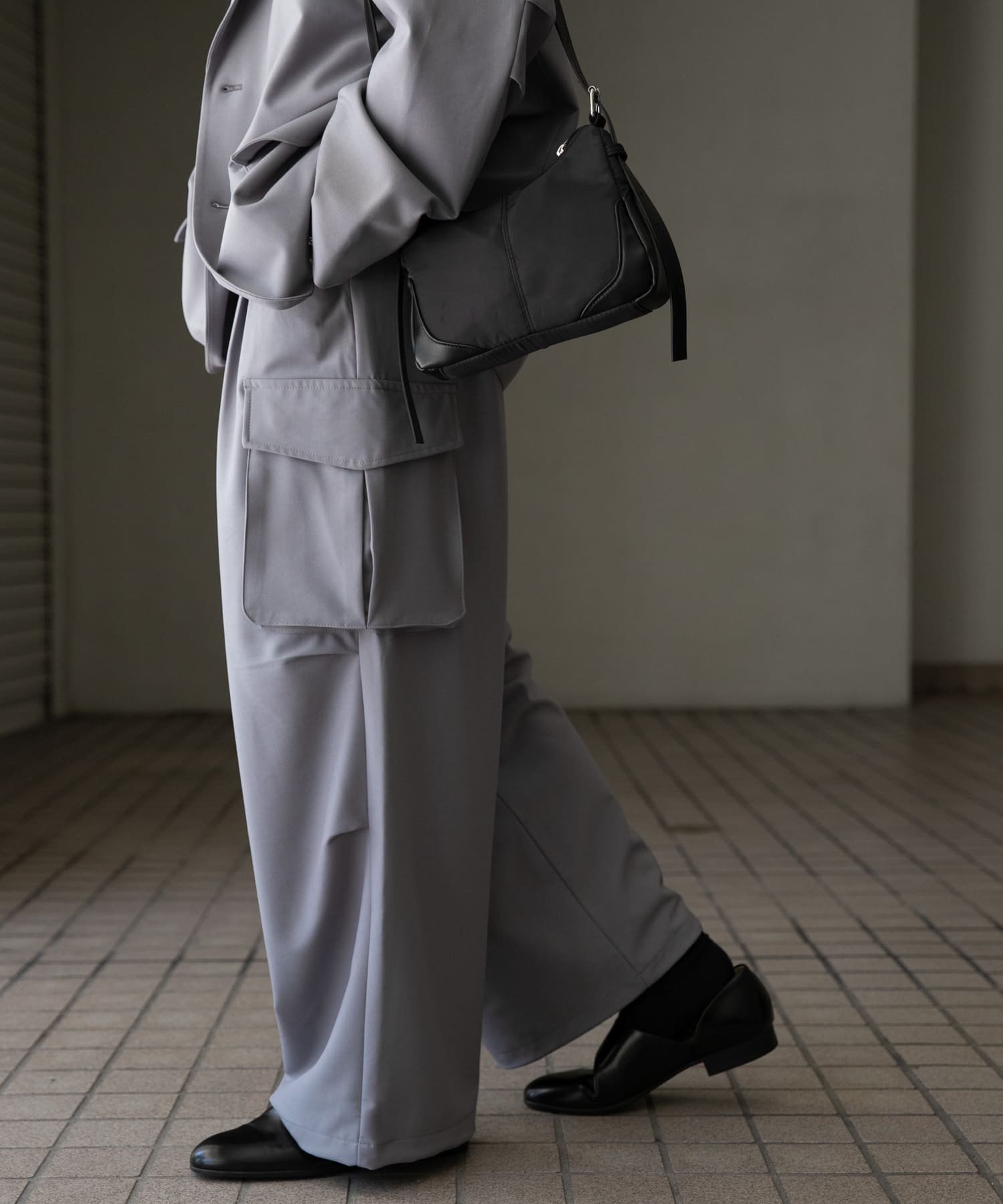 GRAY