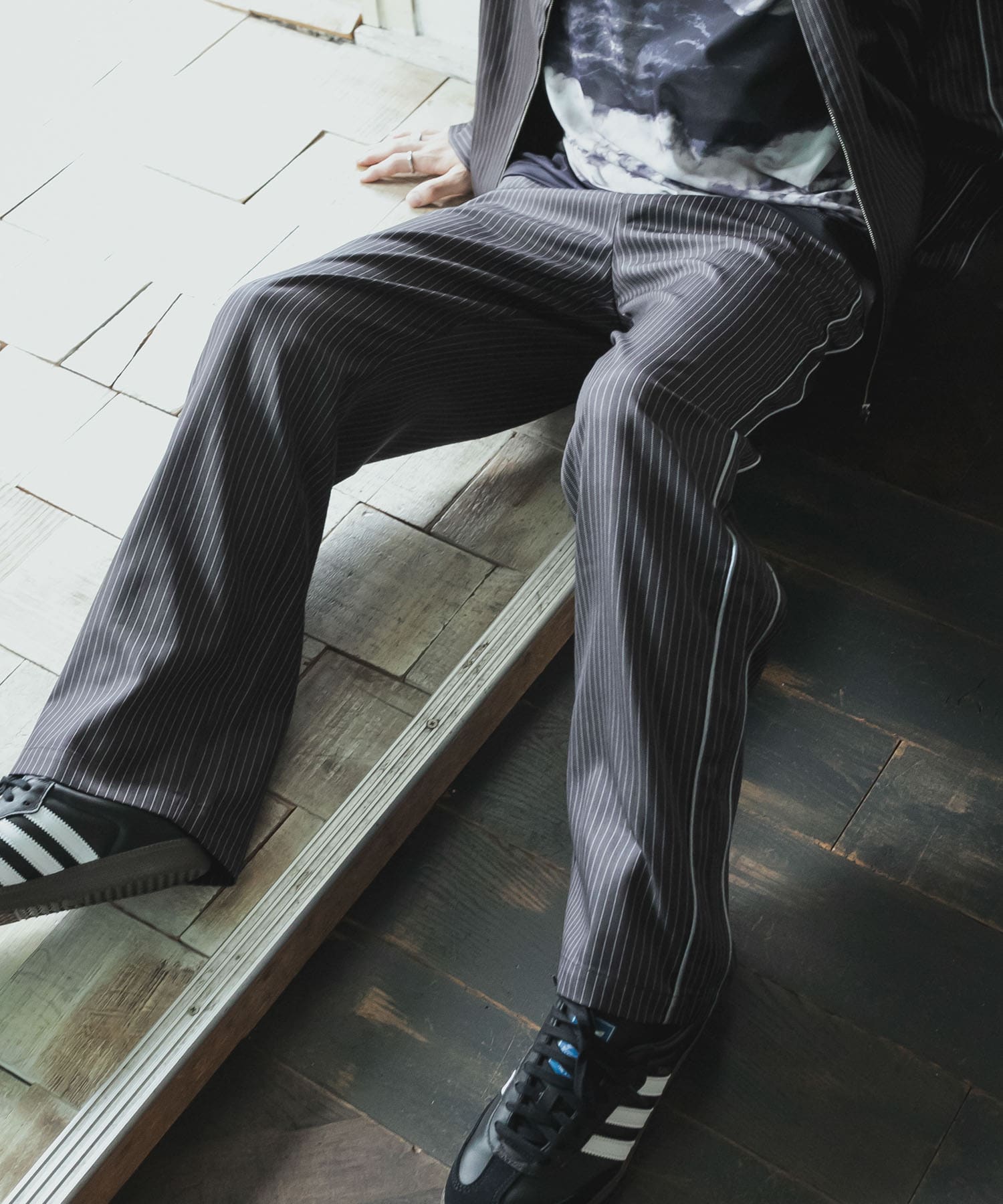 ブラック ストライプ スラックス 2 TUCK EASY STRIPE SLACKS /ツータックイージーストライプ