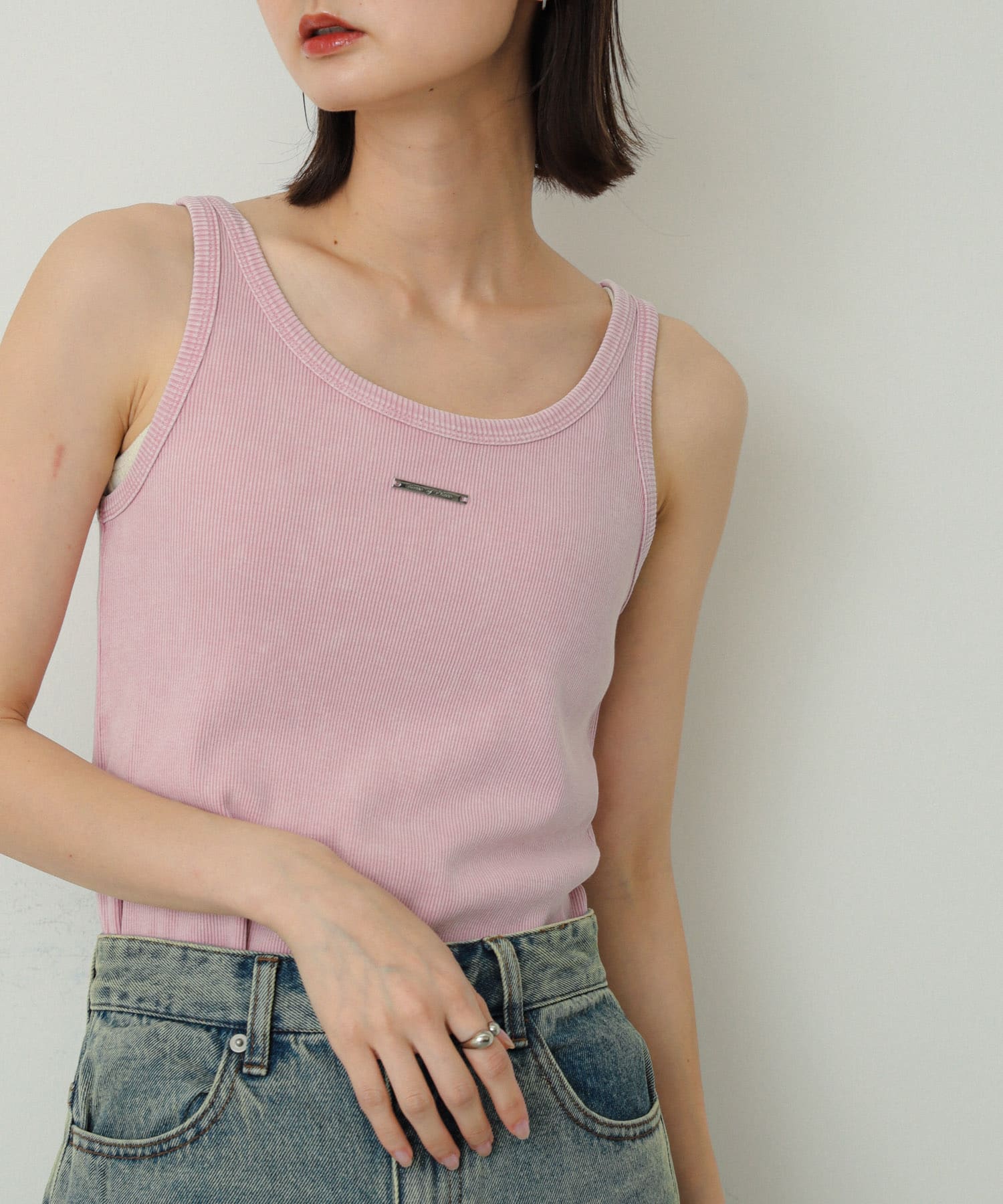プレートピグメントタンクトップ(COMPACT PINK): トップス｜URBAN