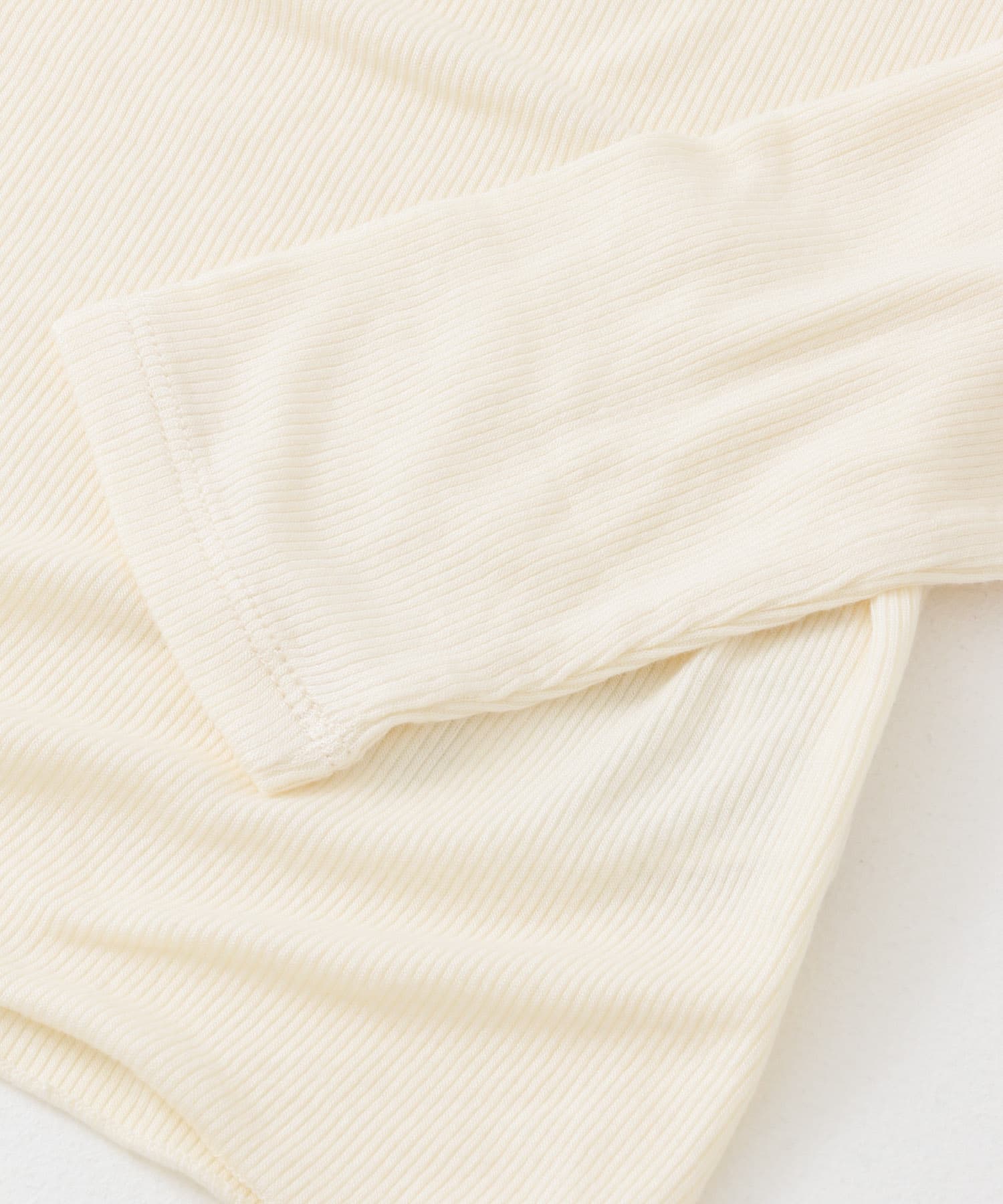 メローハイネックトップ IVORY one