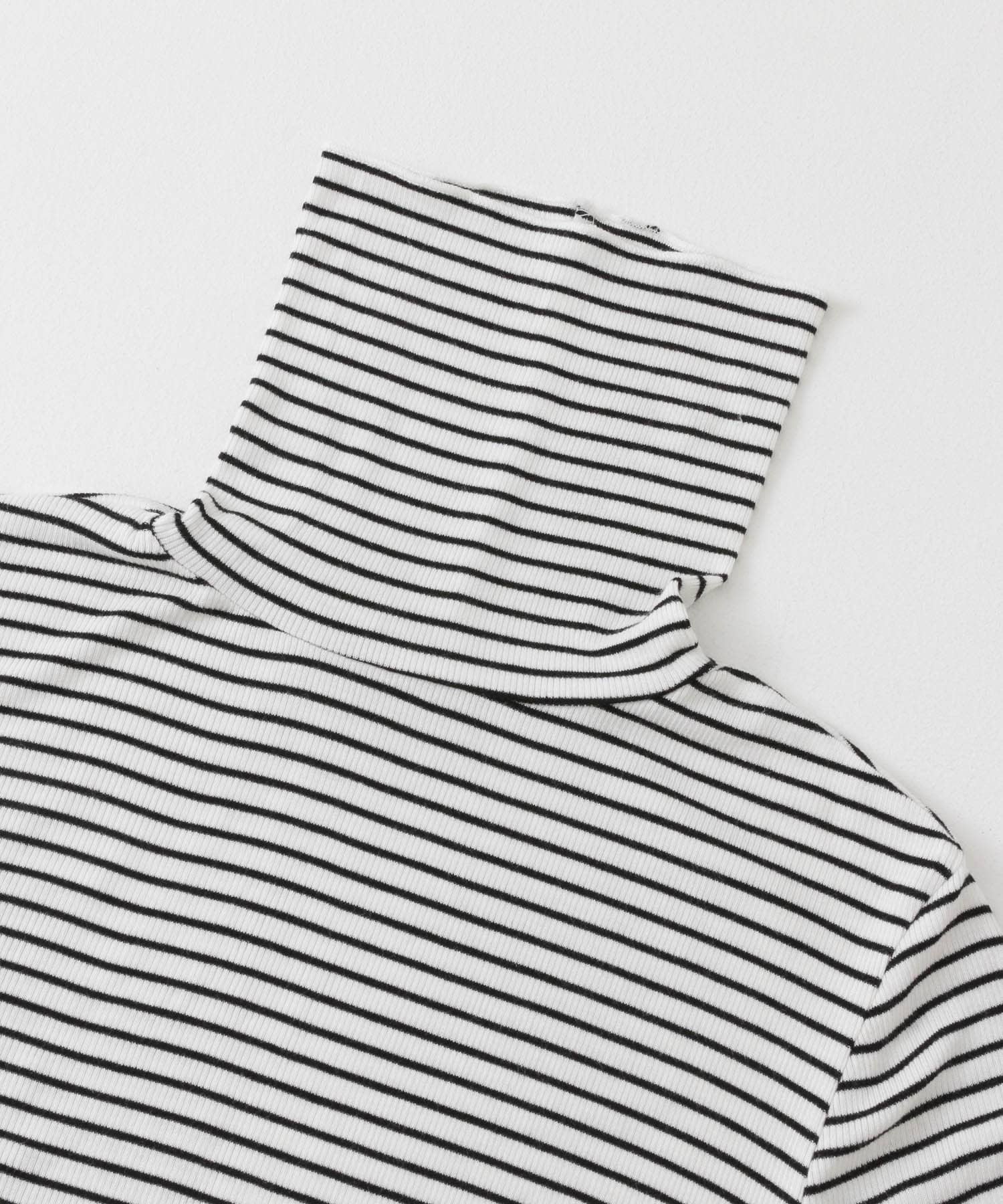 メローハイネックトップ WHT×BLK one