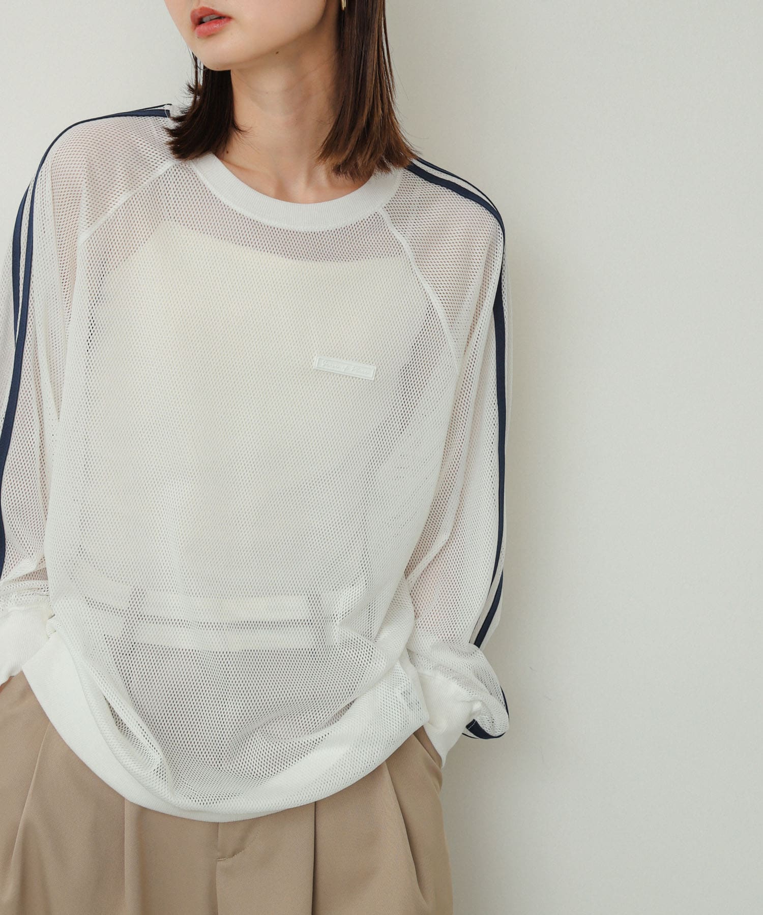 OFF WHITE