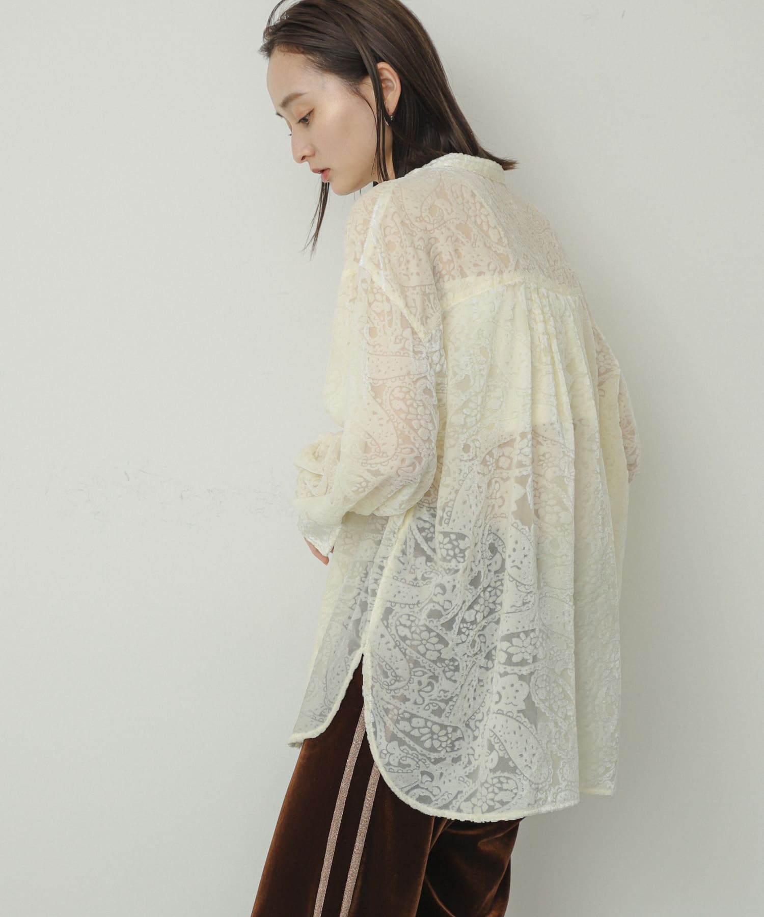 OFF WHITE