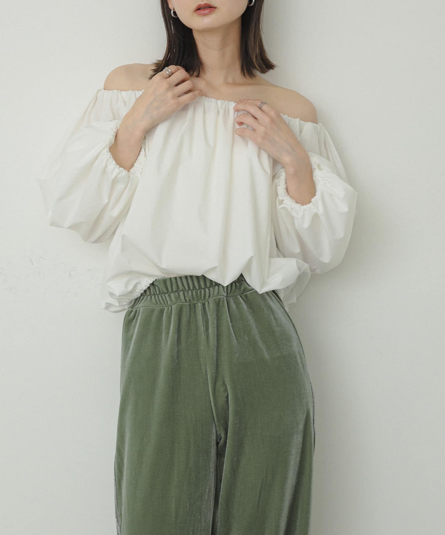 バルーンオフショルブラウス(one OFF WHITE): トップス｜URBAN