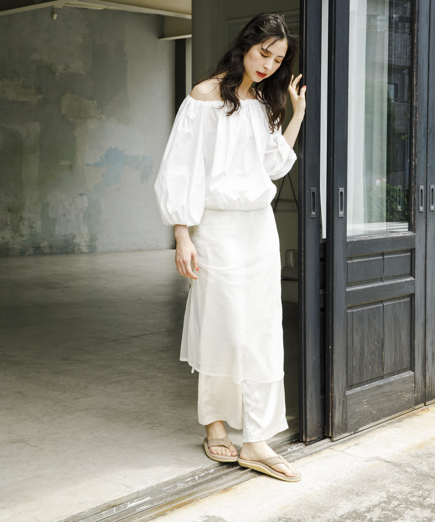 OFF WHITE