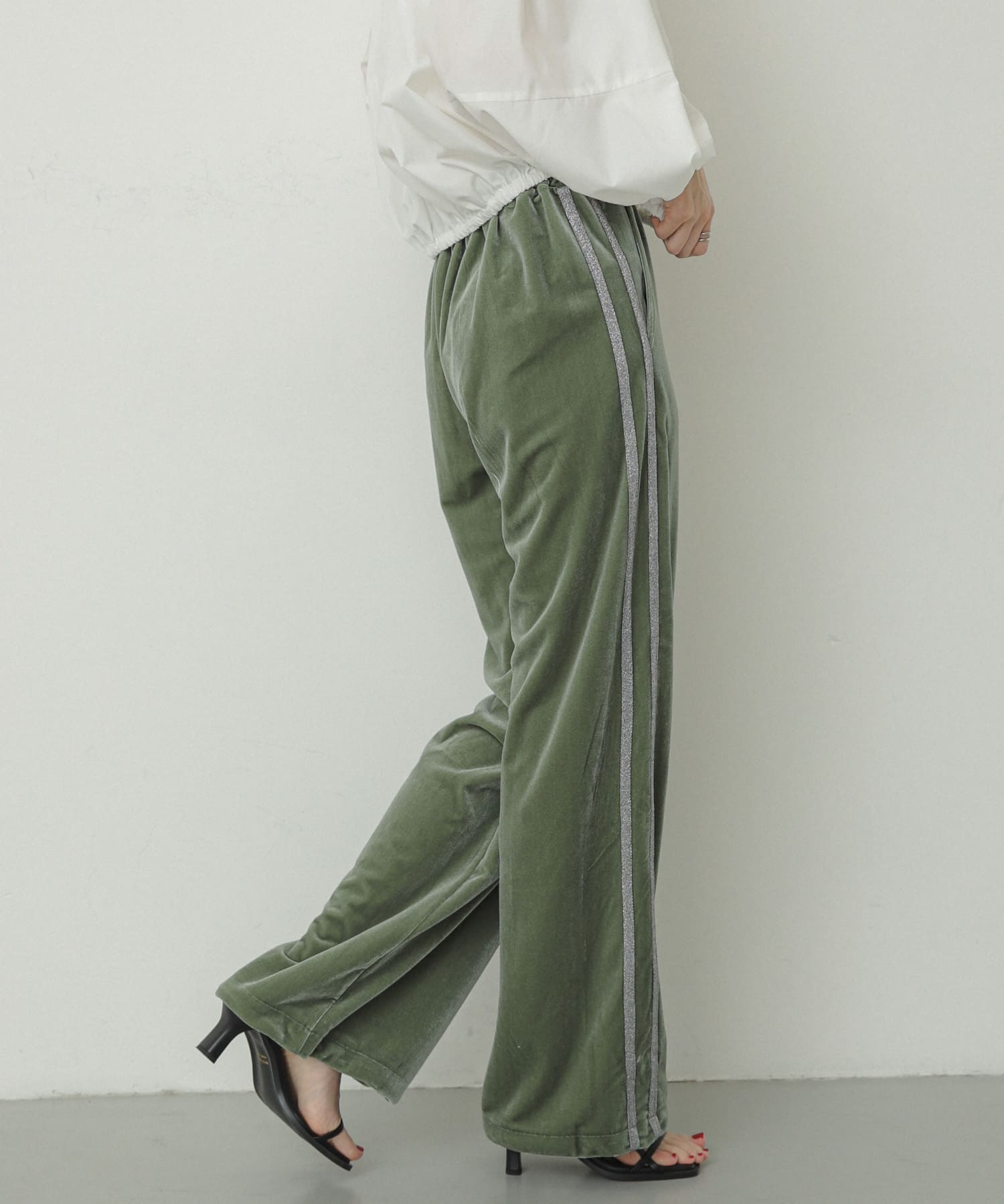 KHAKI