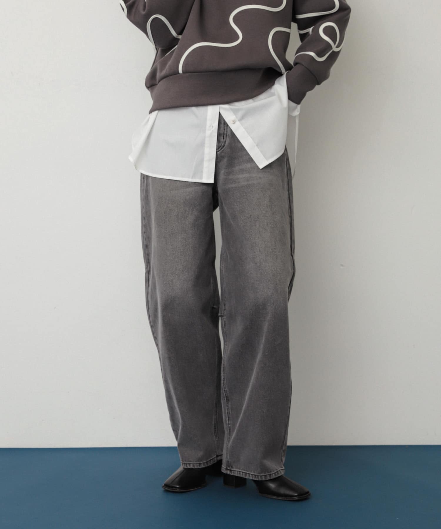 GRAY