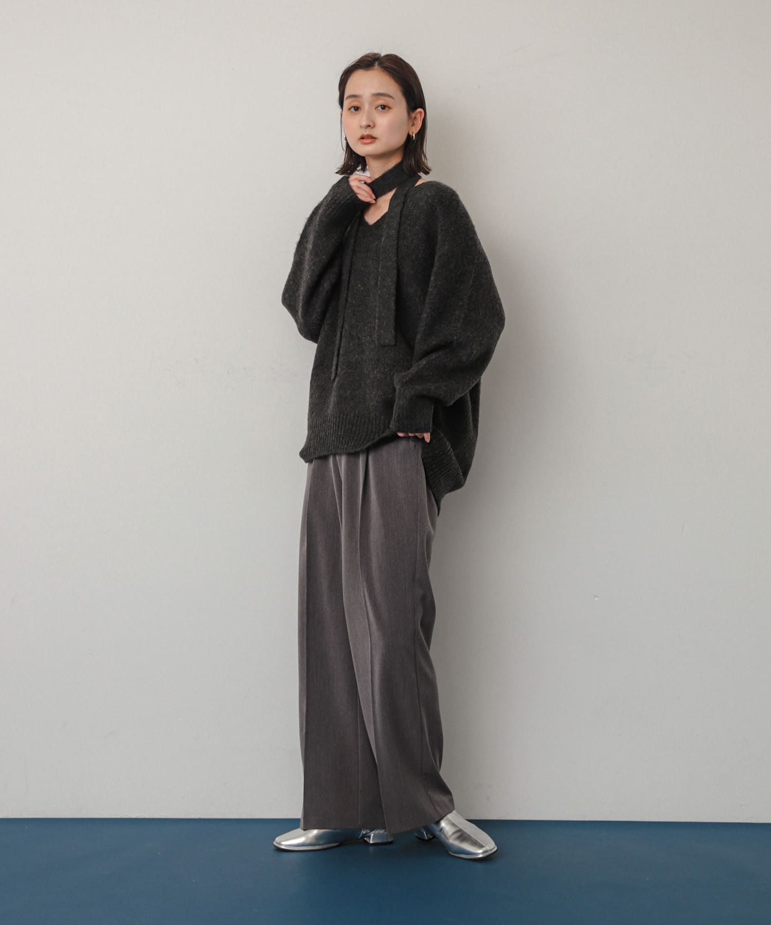 GRAY