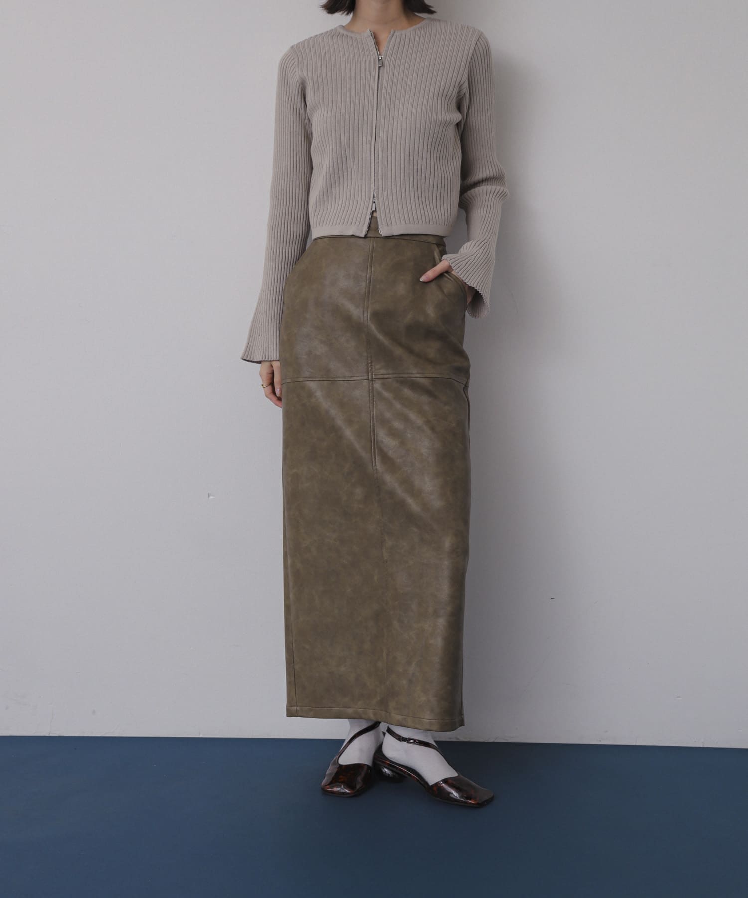 KHAKI