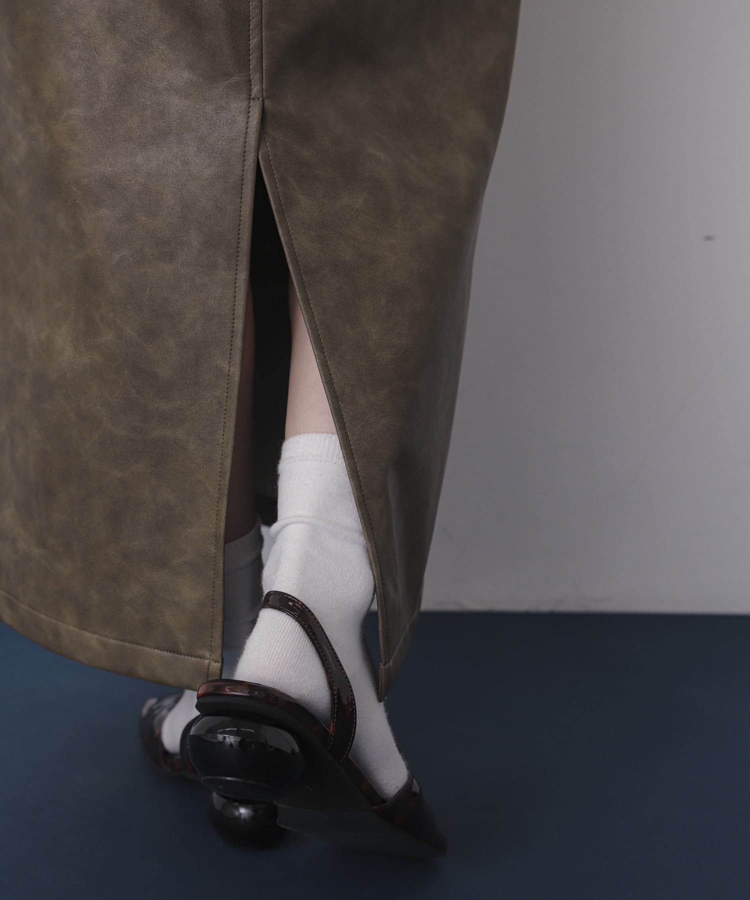 KHAKI
