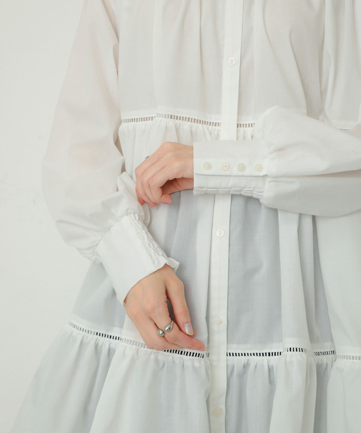 OFF WHITE