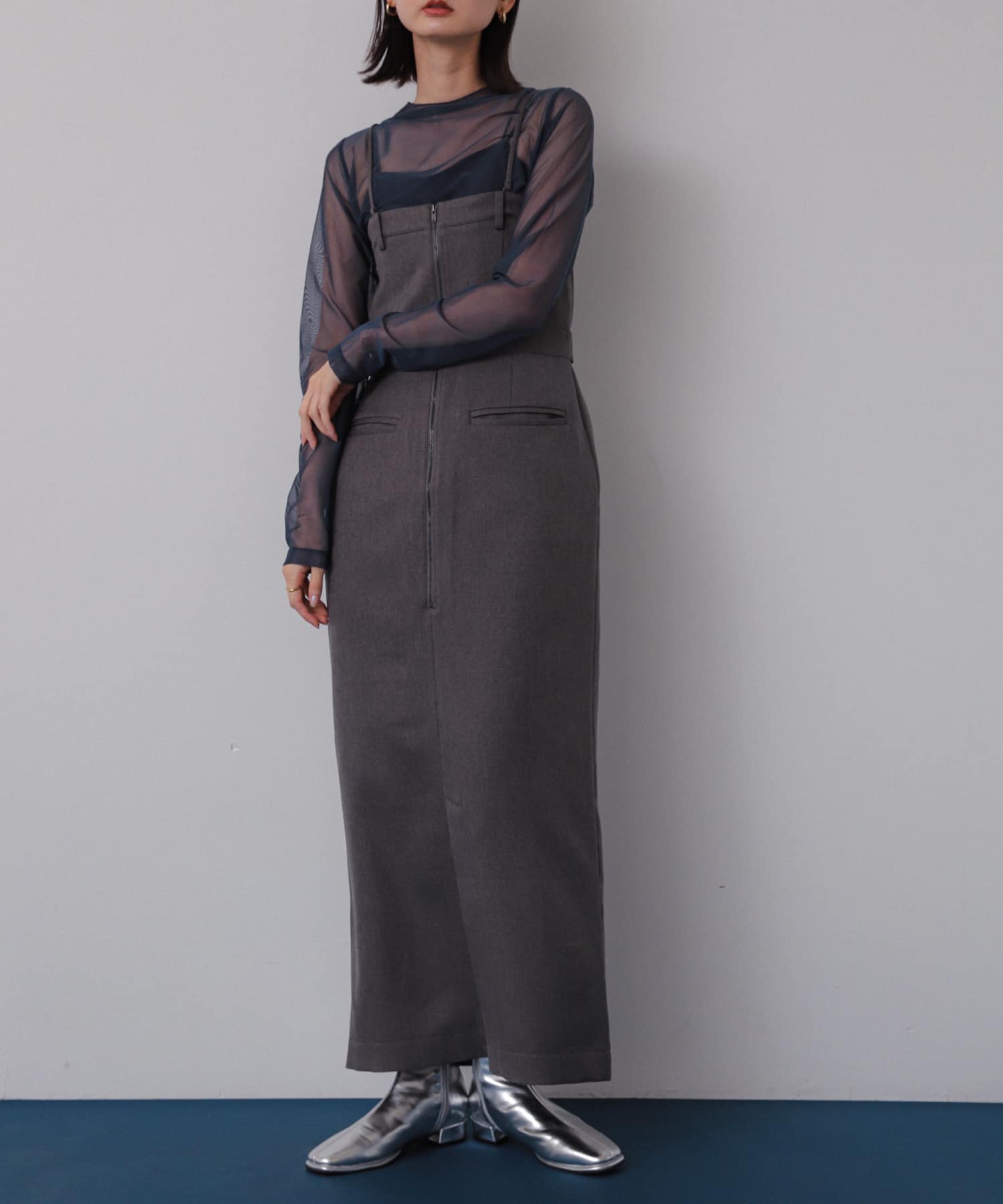 GRAY