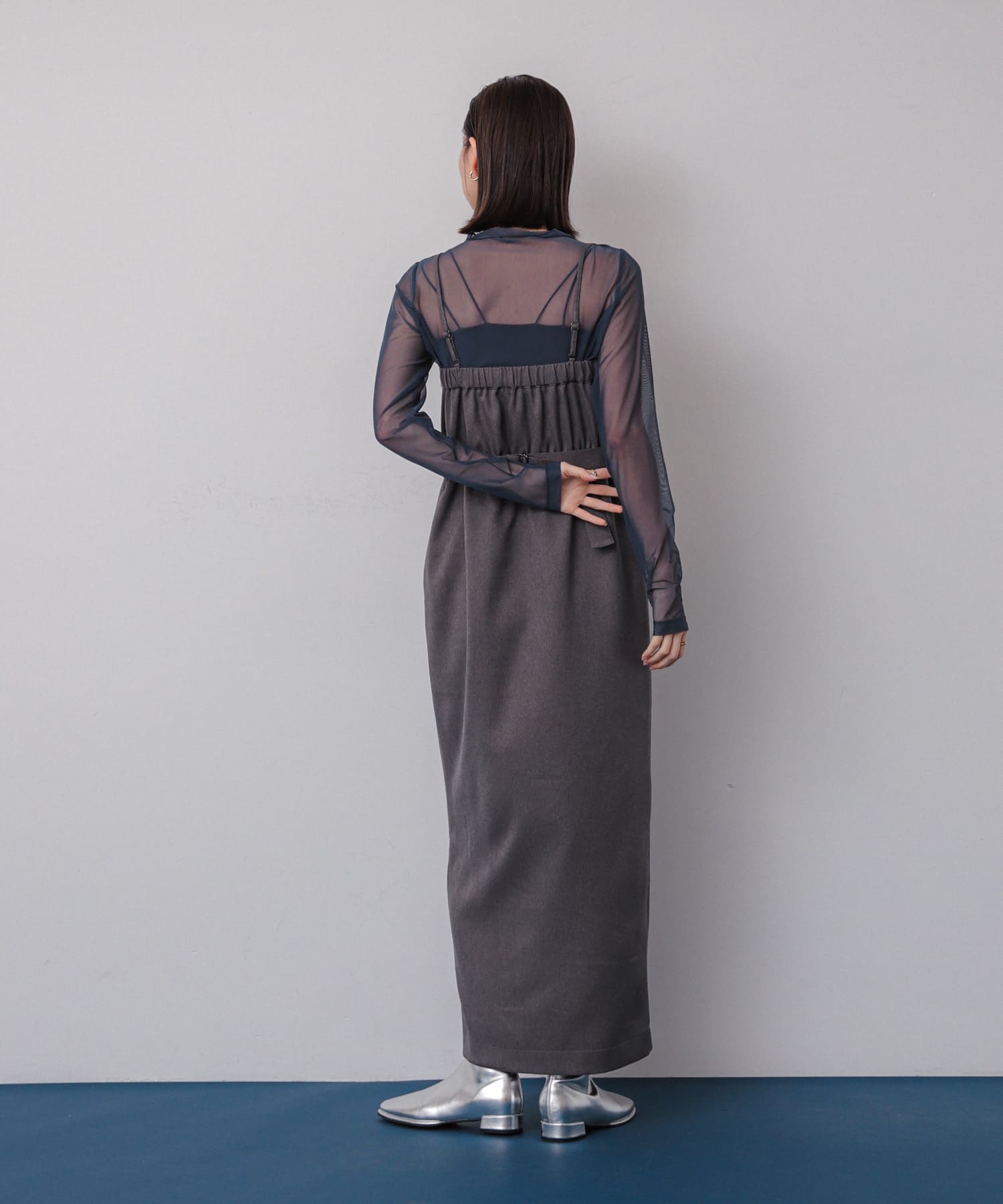 GRAY