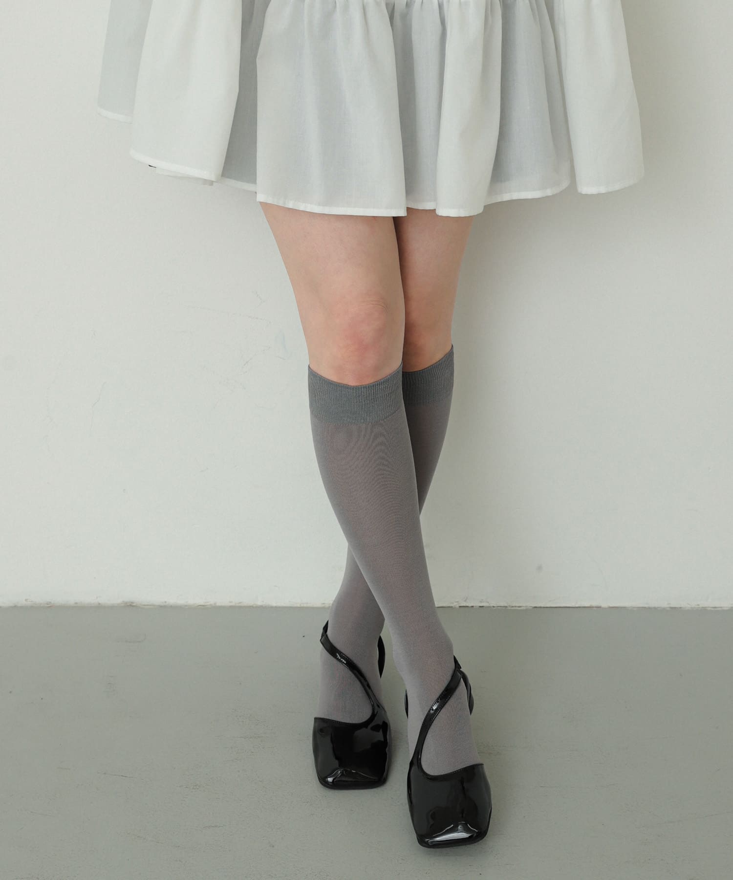 GRAY