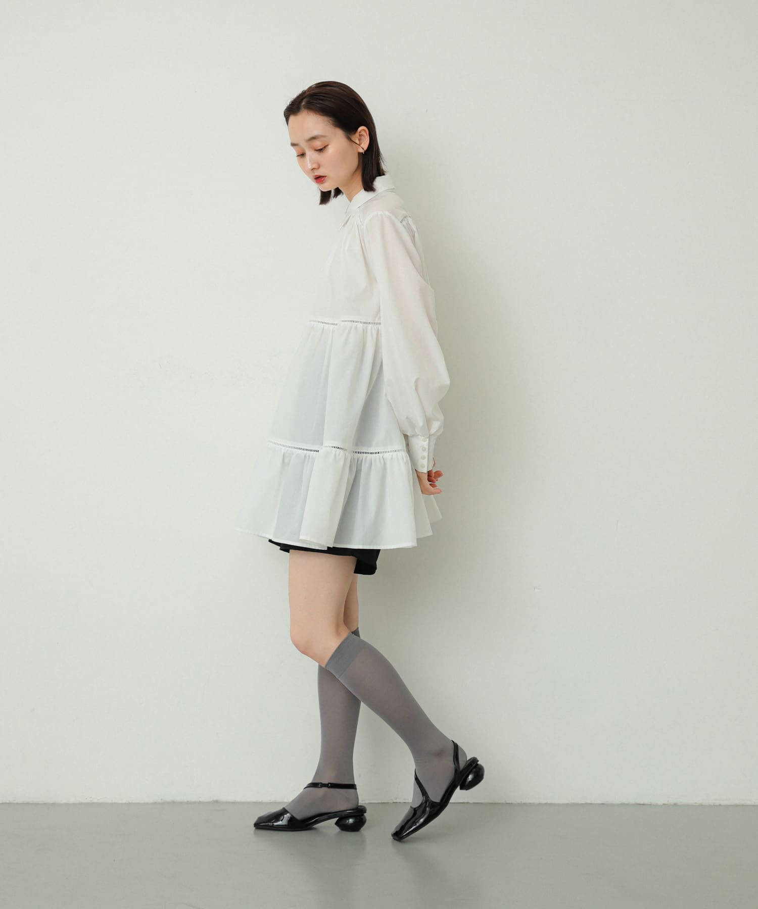 GRAY