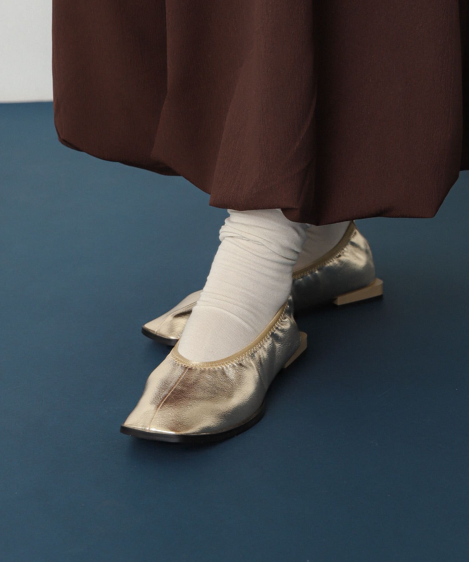 スクエアトゥフラットシューズ GOLD S