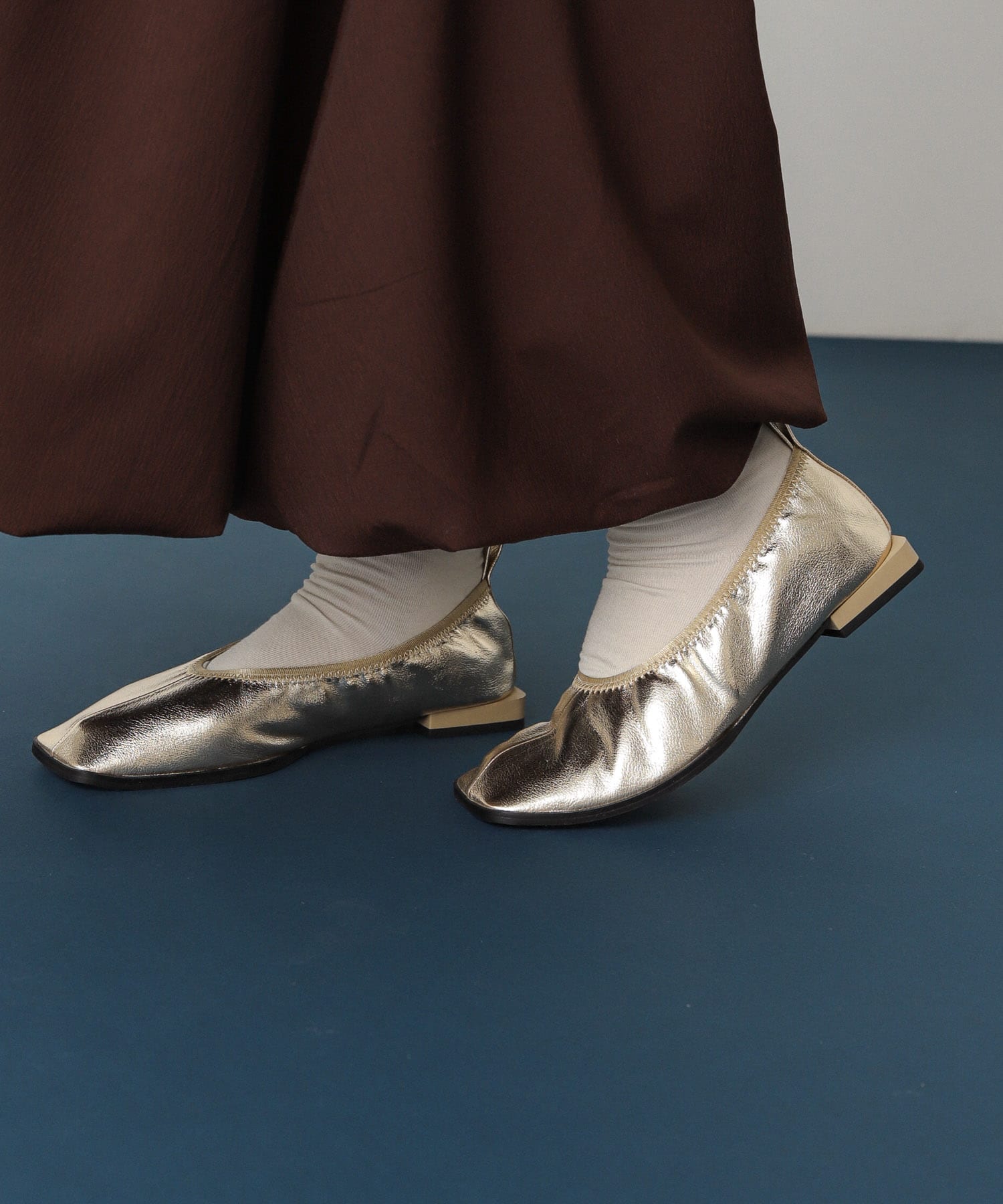 スクエアトゥフラットシューズ GOLD S