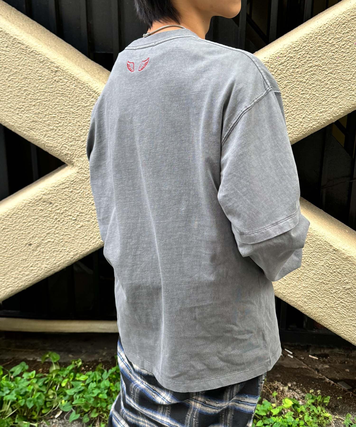 GRAY