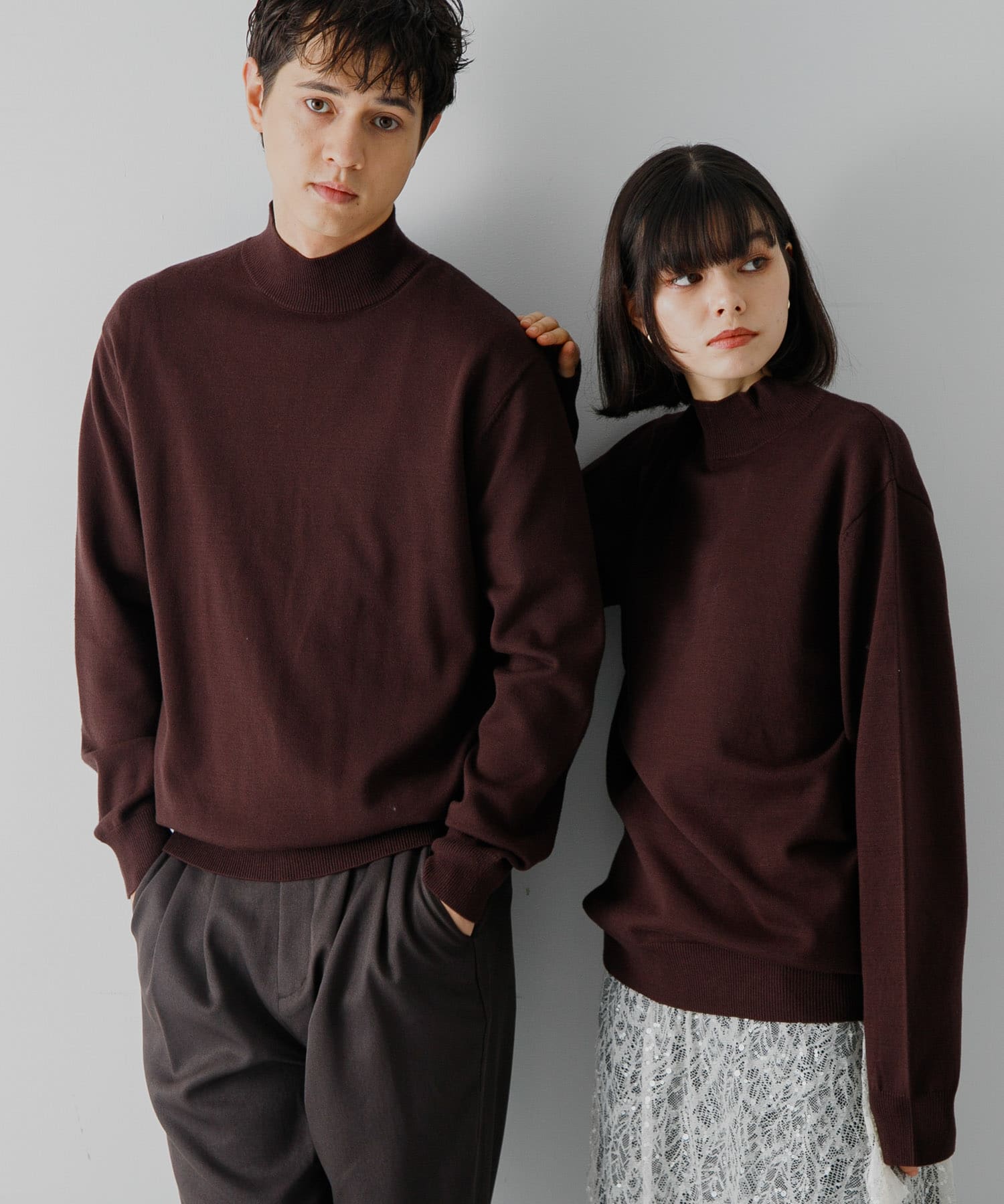 ストレッチモックネックニット BROWN M